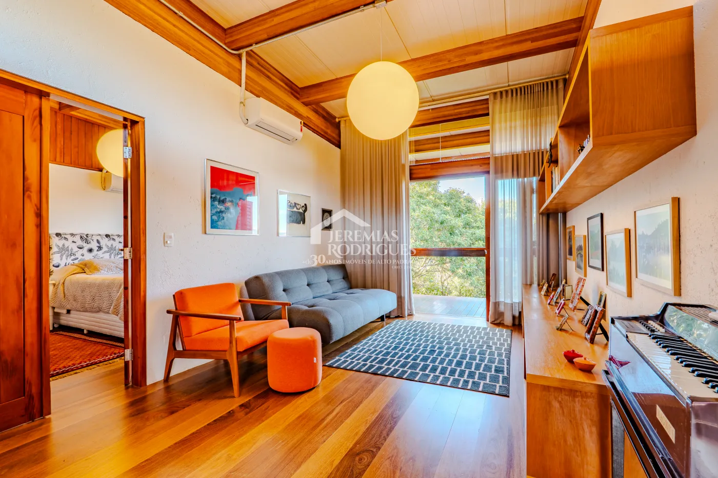 Mansão à venda com 4 suítes no Condomínio Parque da Mantiqueira em Santo Antônio do Pinhal/SP.