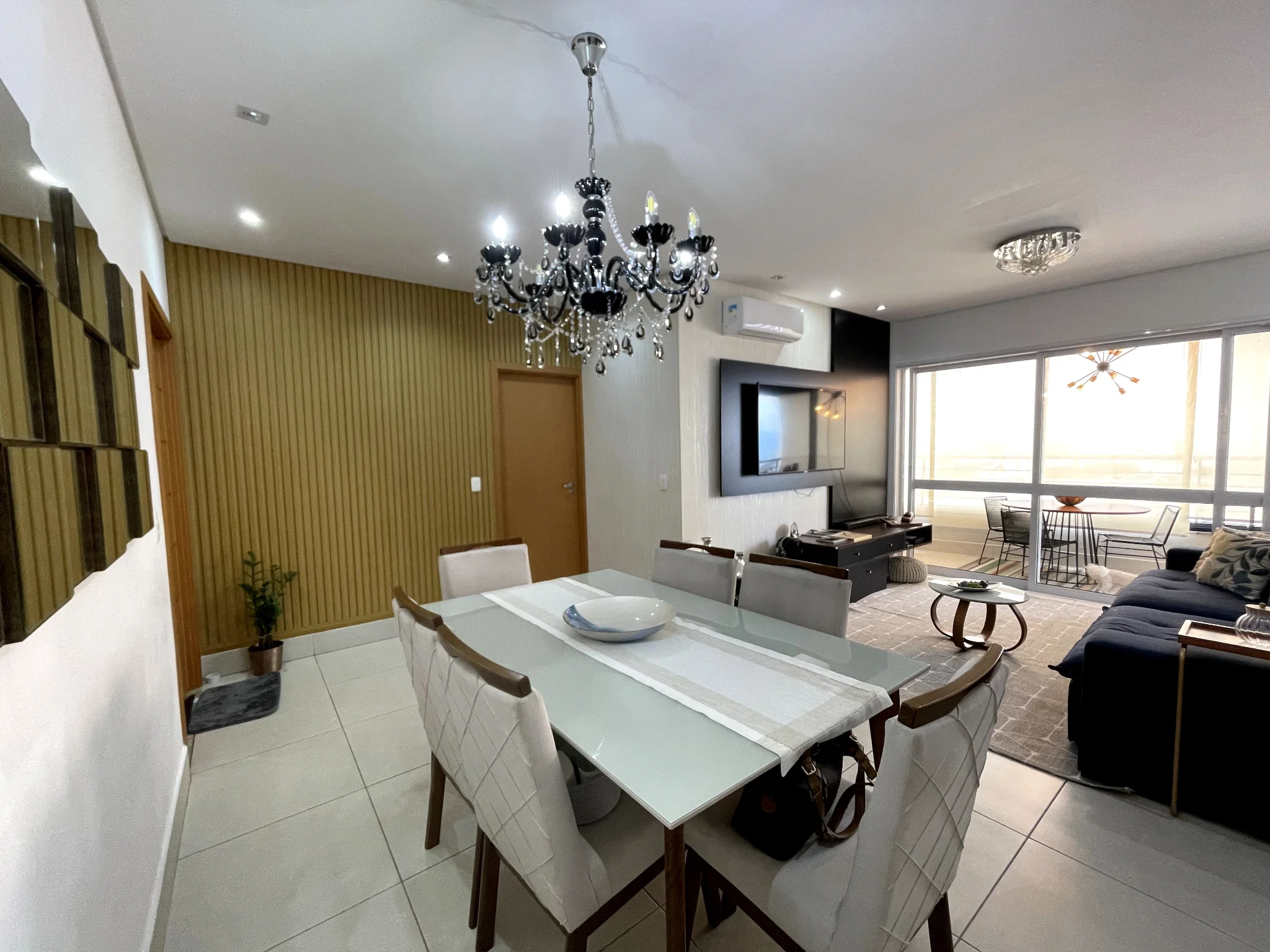 Apartamento à venda com 3 suítes no Condomínio Renaissance em Taubaté/SP. 