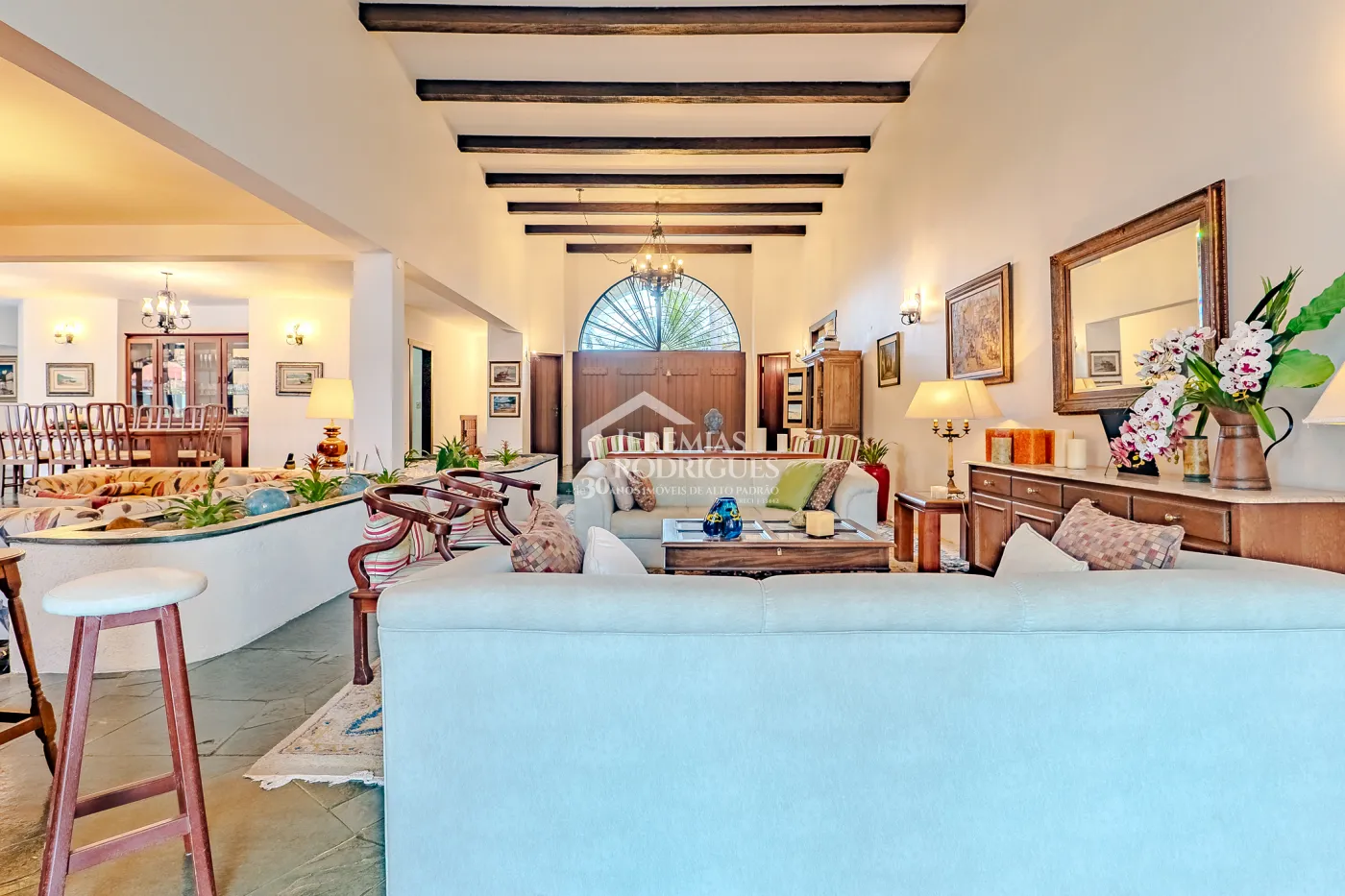 Mansão à venda com 7suítes no Condomínio Santa Rita em Ubatuba/SP.