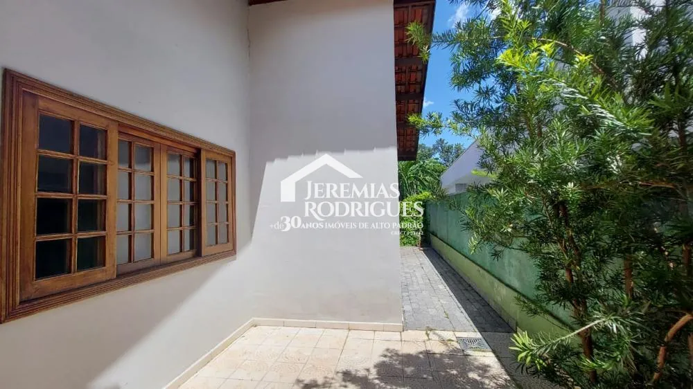 Casa térrea com 5 dorm - Condomínio Village Paineiras.