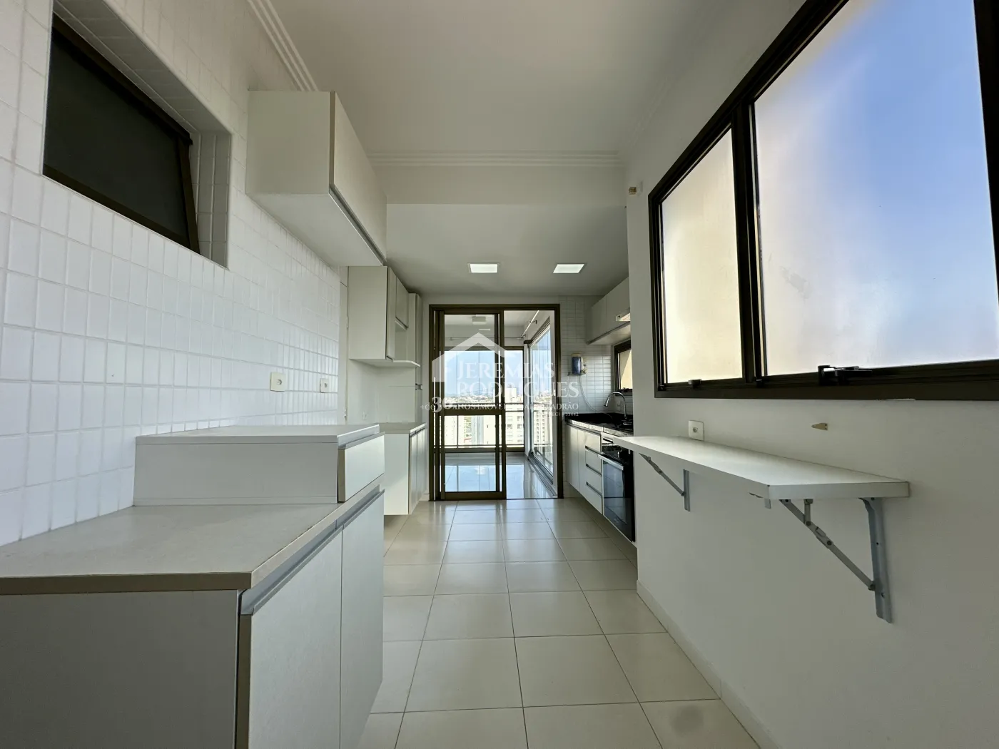 Apartamento com 3 dormitórios, 125 m² - Edifício Jabuticabeiras - Taubaté/SP.