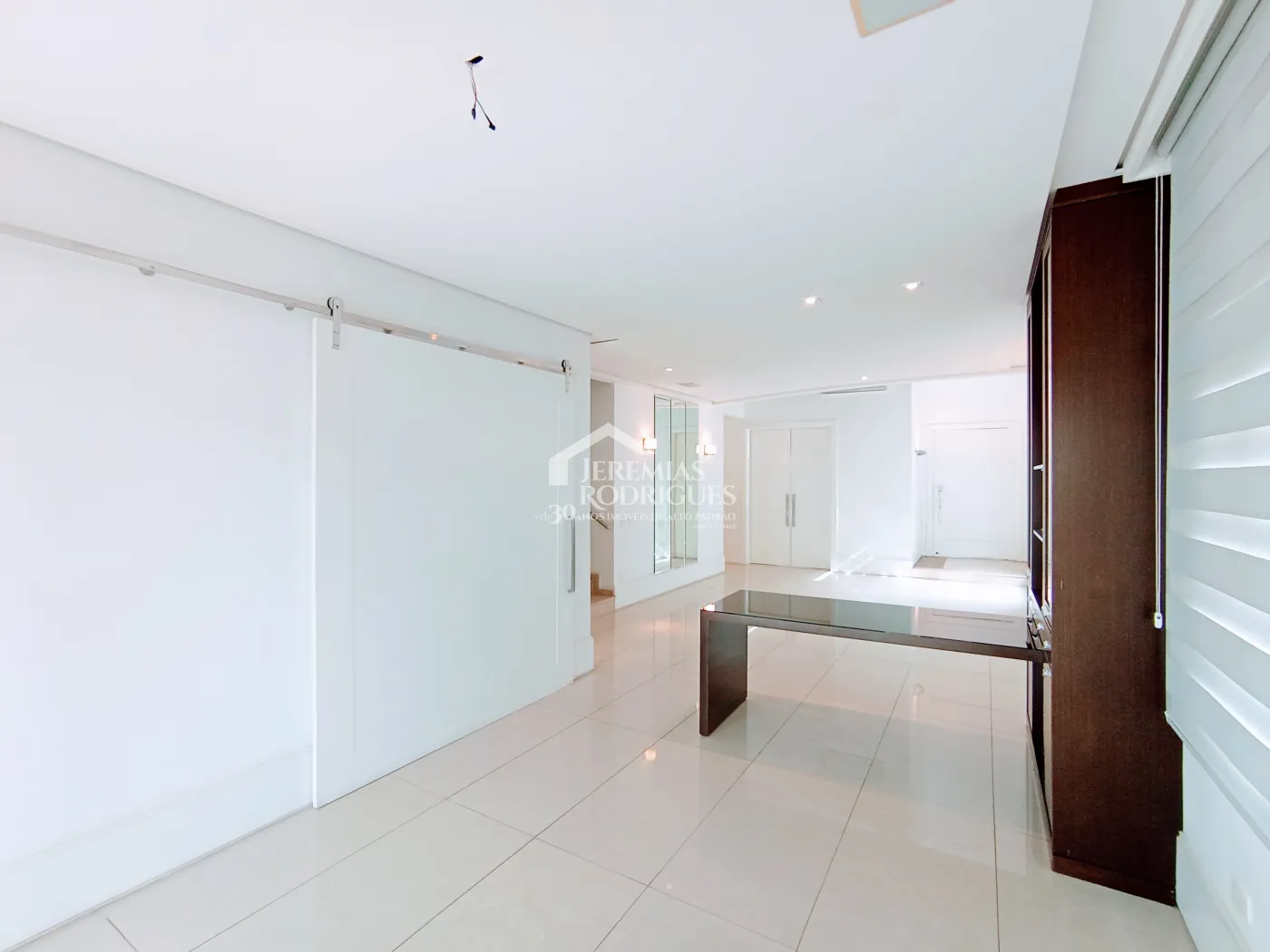 Casa para venda e locação com 4 suítes no Condomínio Taubaté Village em Taubaté/SP.