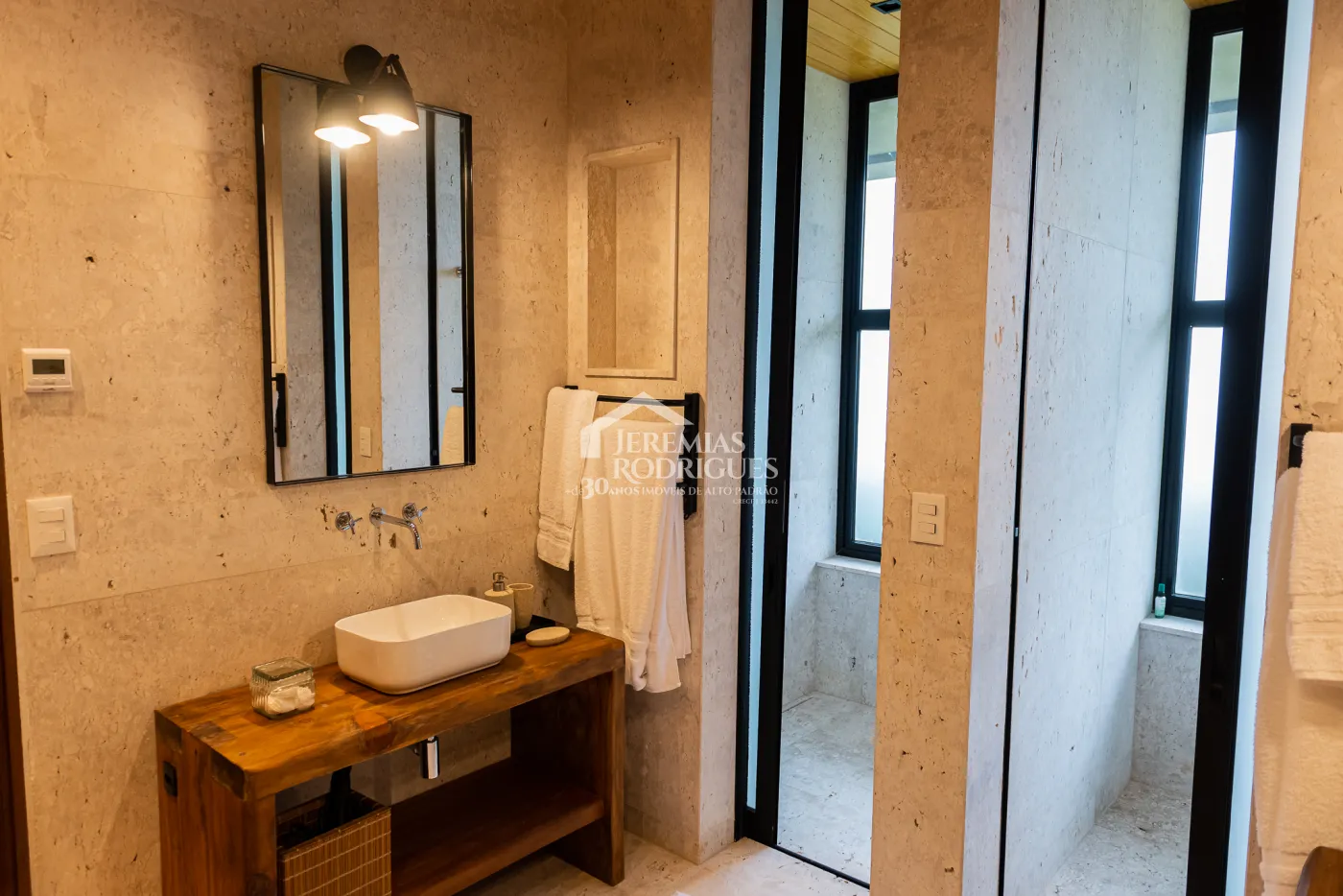 Casa com 5 quartos, 560 m²- Colinas Capivari - Campos do Jordão/SP