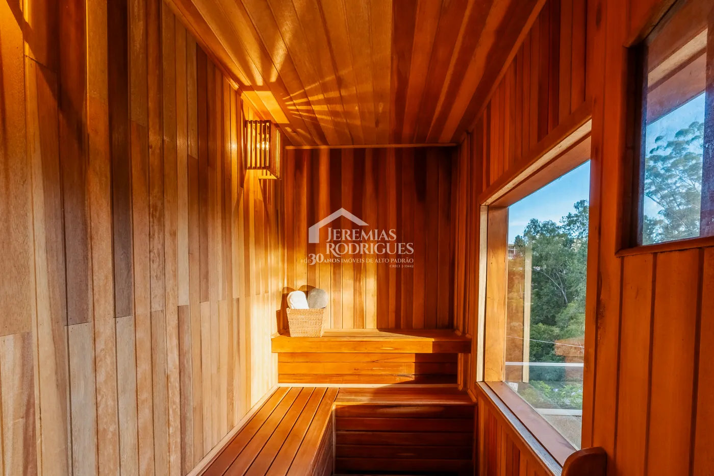 Casa com 4 suítes no condomínio Reserva Figueiredo em Campos do Jordão/SP