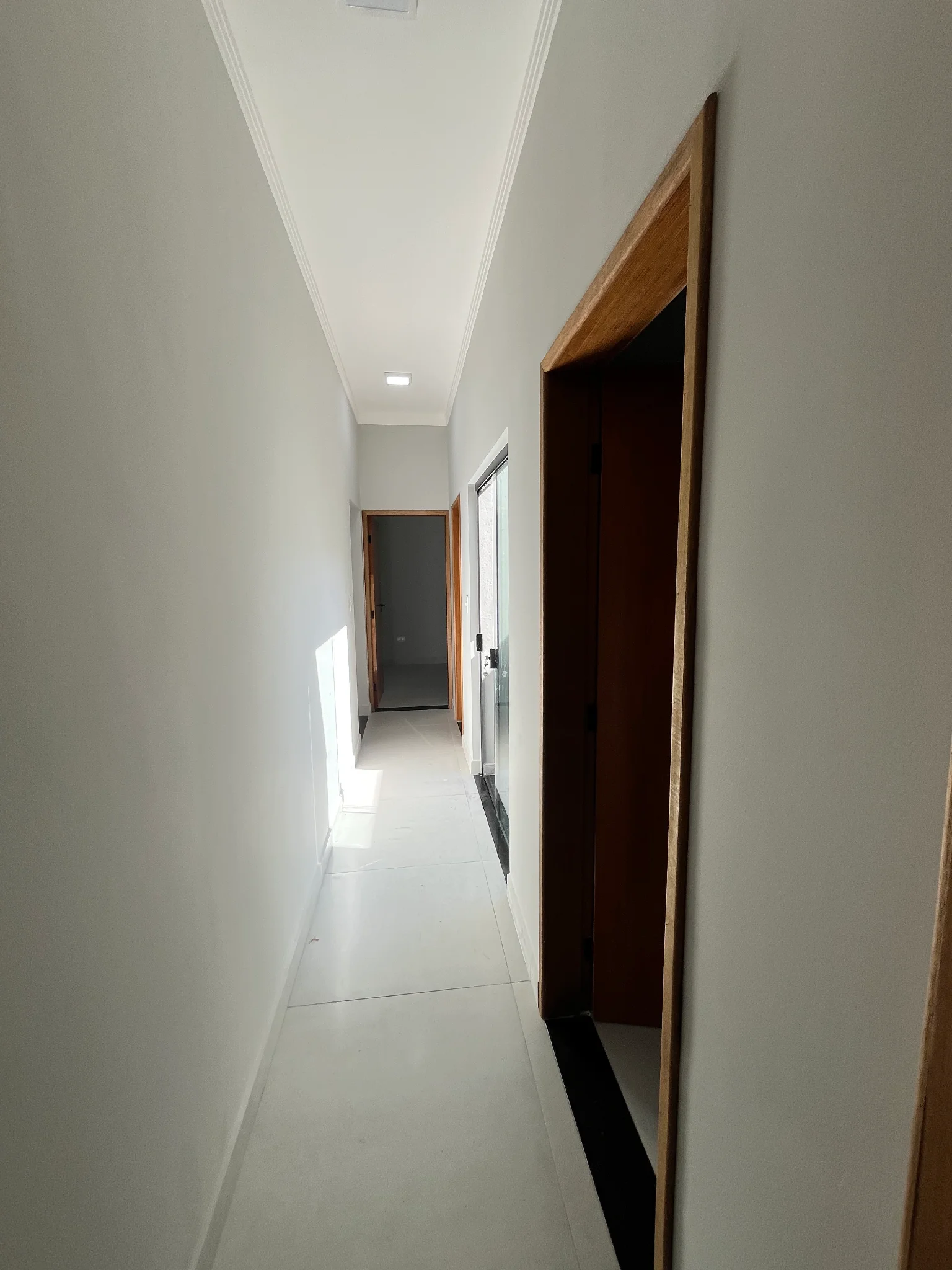 Casa com área gourmet e segurança completa à venda no Parque das Palmeiras – Pindamonhangaba/SP