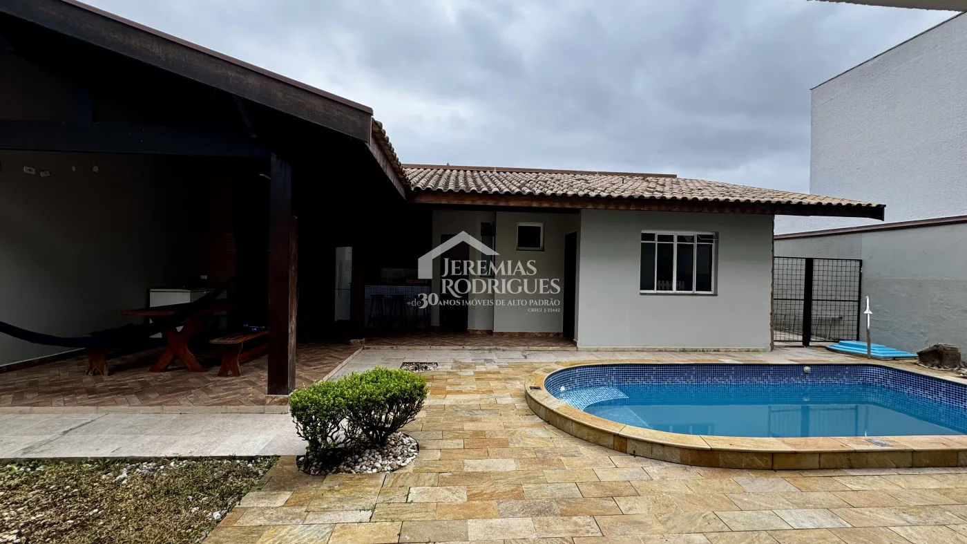 Casa à venda com 5 dormitórios no Condomínio Real Ville em Pindamonhangaba/SP