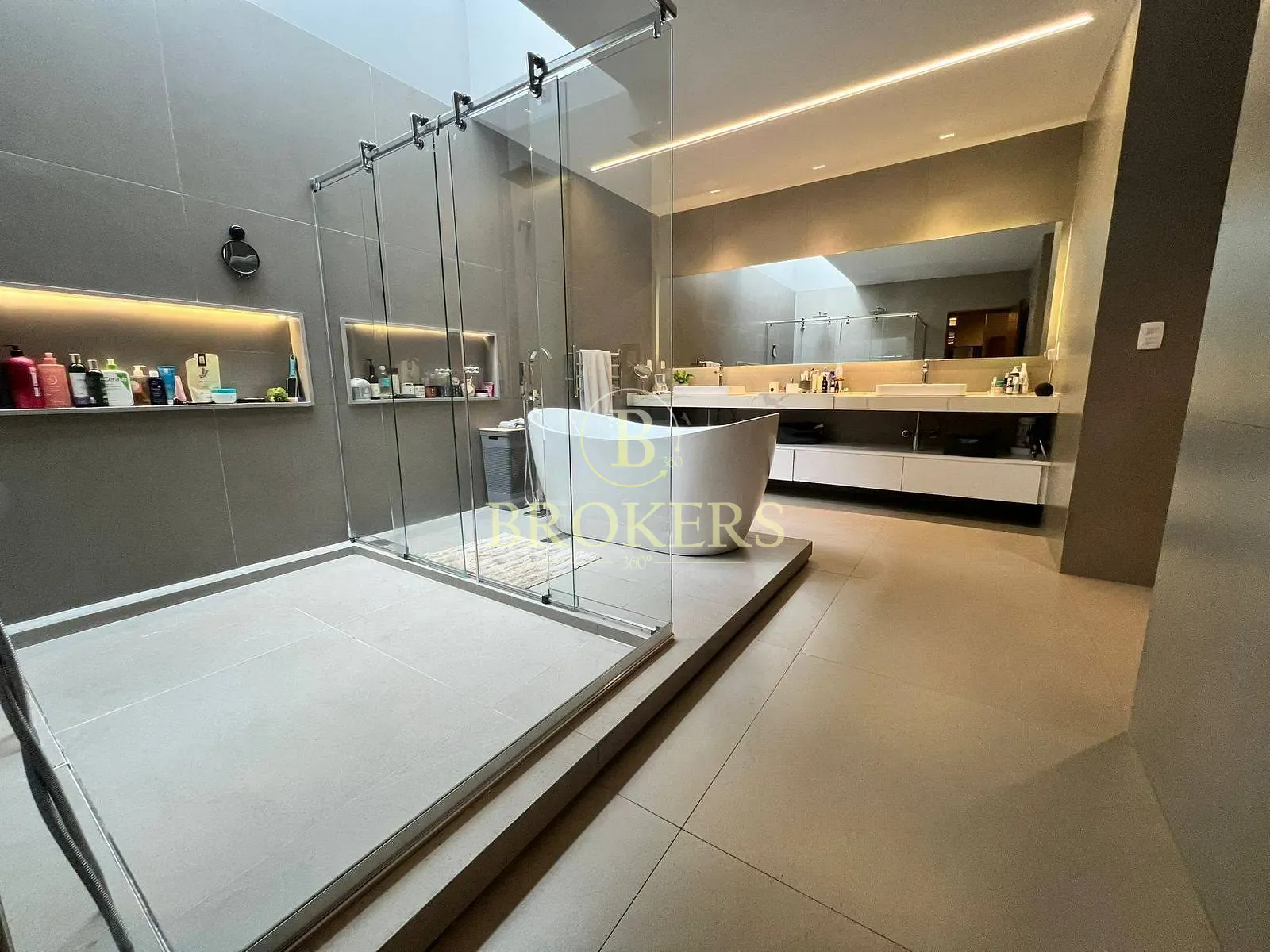 Moderna e sofisticada: Casa triplex no Alphaville com elevador, 5 suítes e terraço panorâmico por R — foto 19