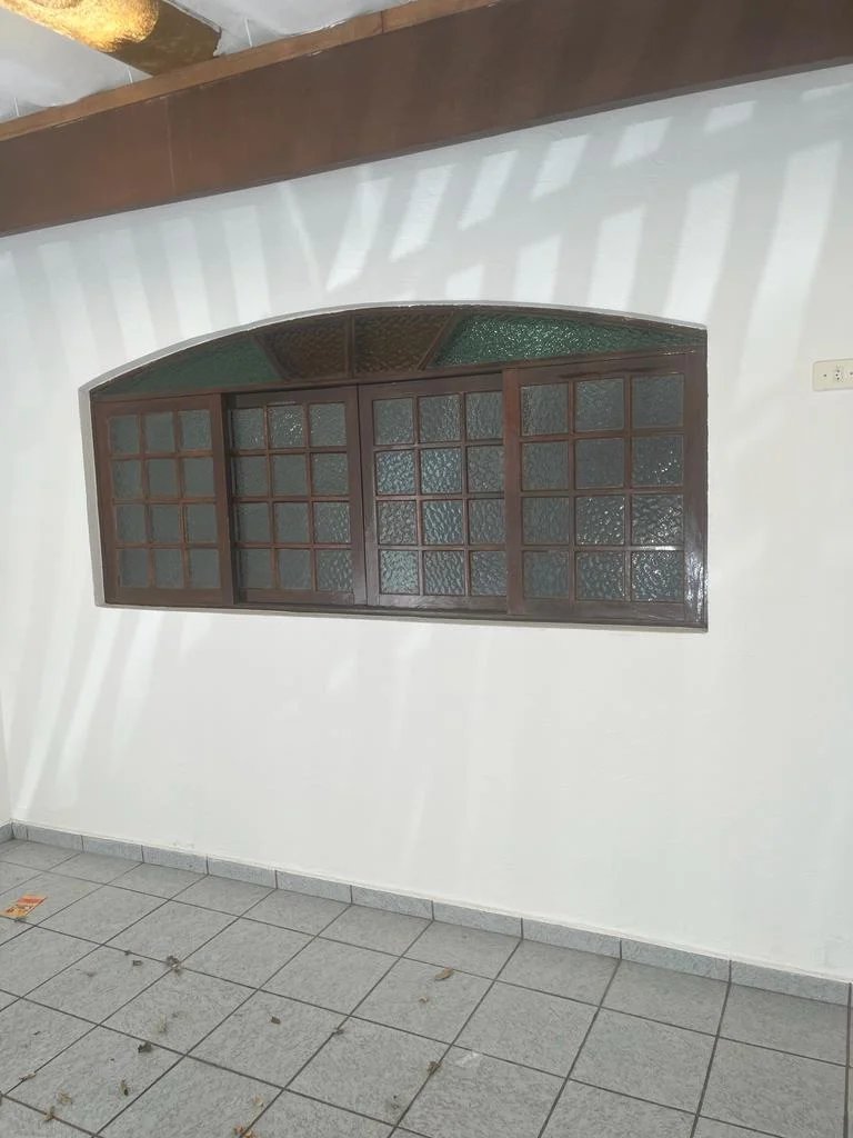 Casa GRANDE, 153m², Térrea com 03 quartos, 02 Vagas de Garagem Coberta, para locação no Jardim Ipê 4, São Bernardo do Campo - SP