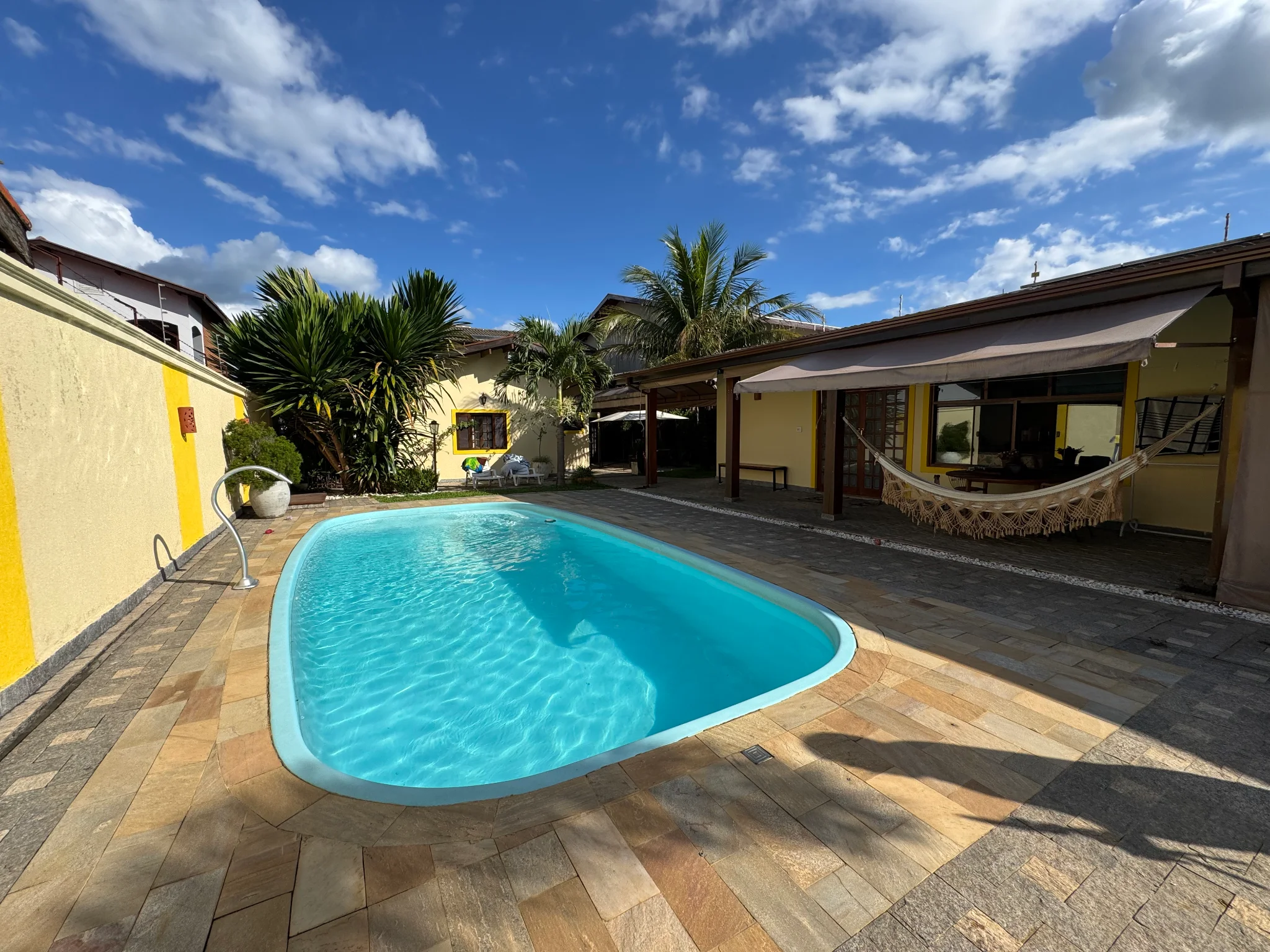 Casa à venda no bairro Jardim Residencial Doutor Lessa em Pindamonhangaba/SP. 