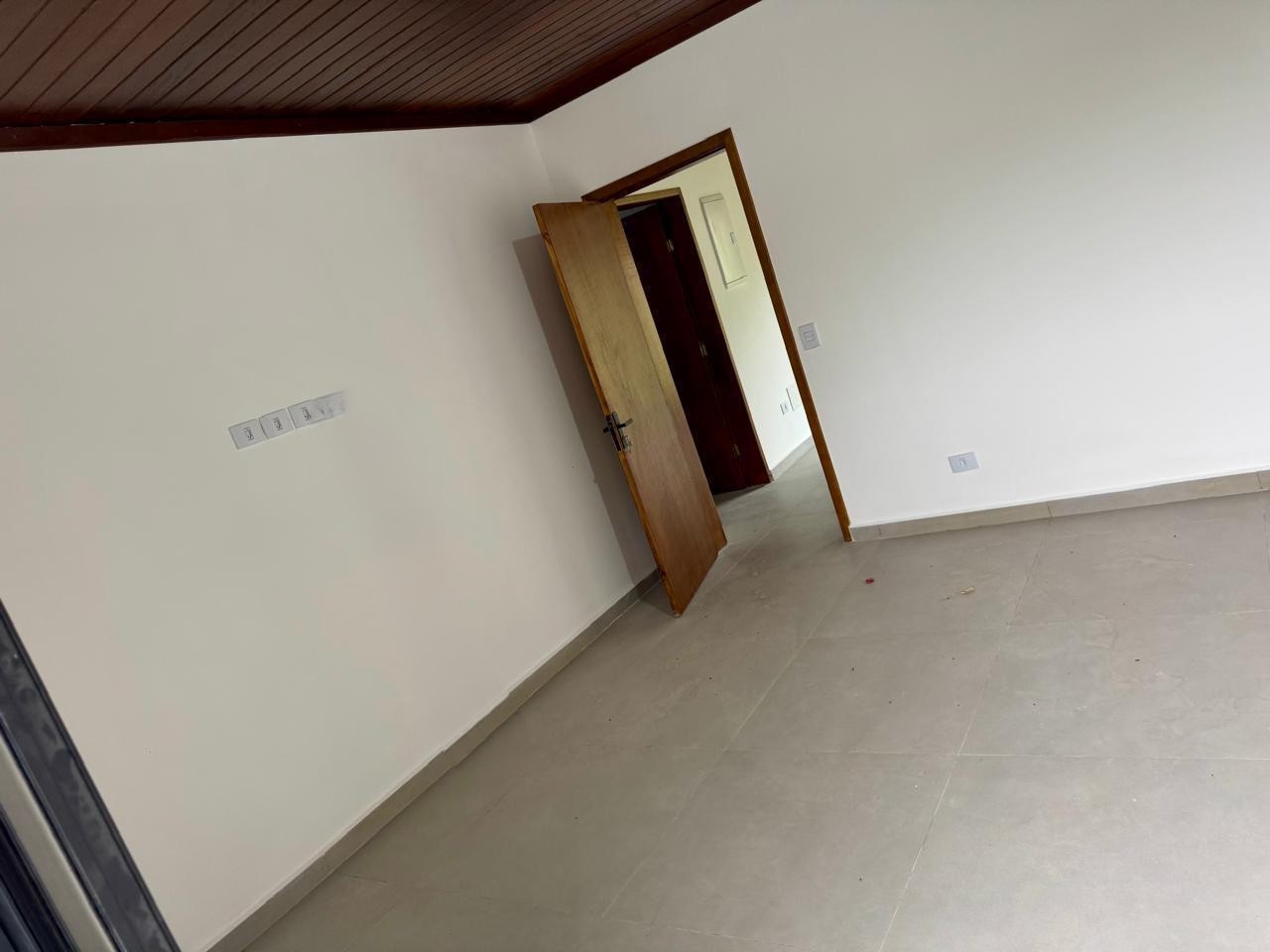 Casa à venda com 3 suítes no Condomínio Parque da Mantiqueira em Santo Antônio do Pinhal/SP.