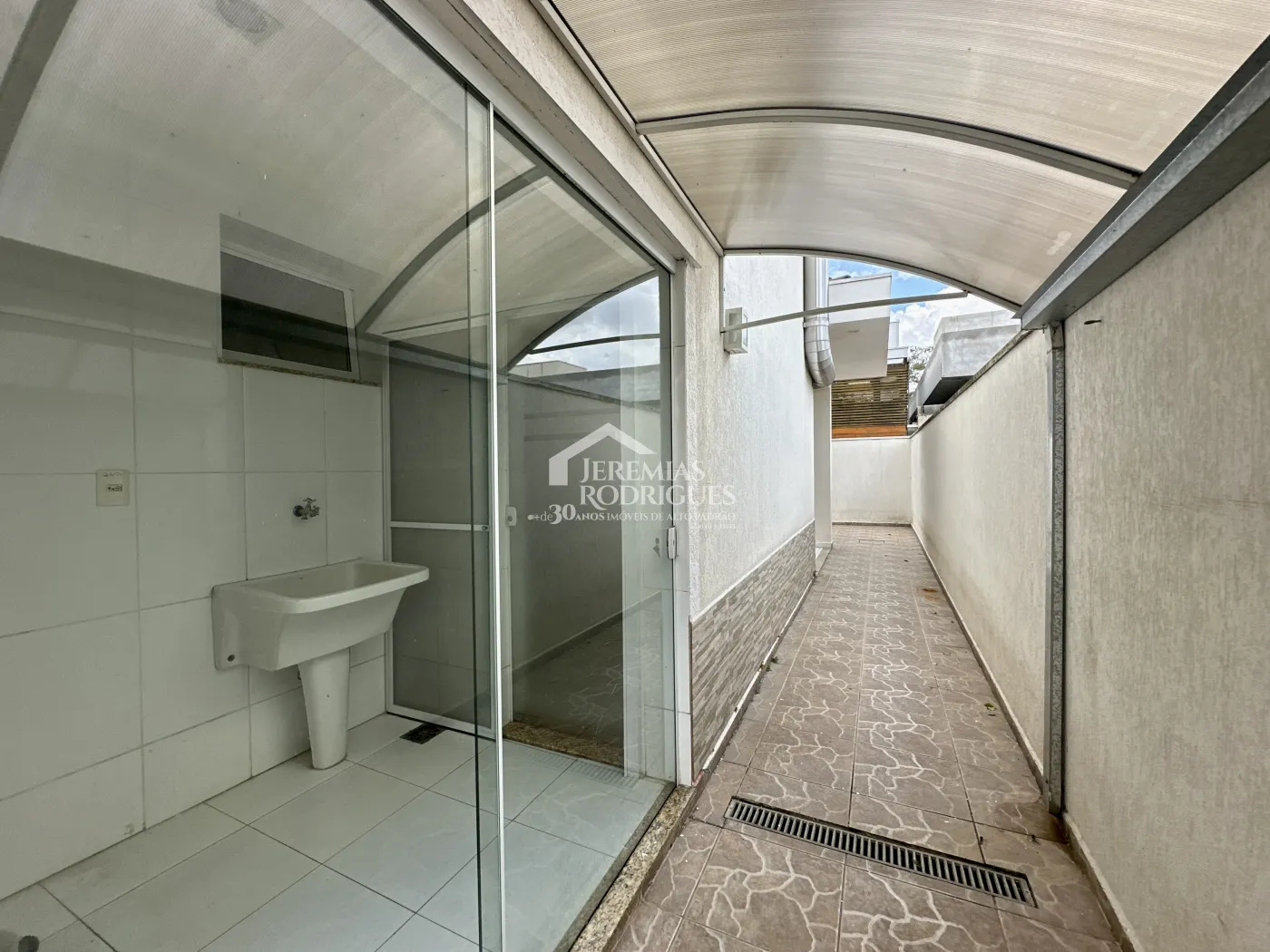 Casa para venda e locação com 4 suítes no Condomínio Campos do Conde II em Tremembé/SP