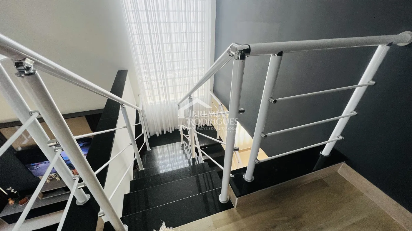 Casa à venda com 3 dormitórios no bairro Lessa em Pindamonhangaba/SP. 