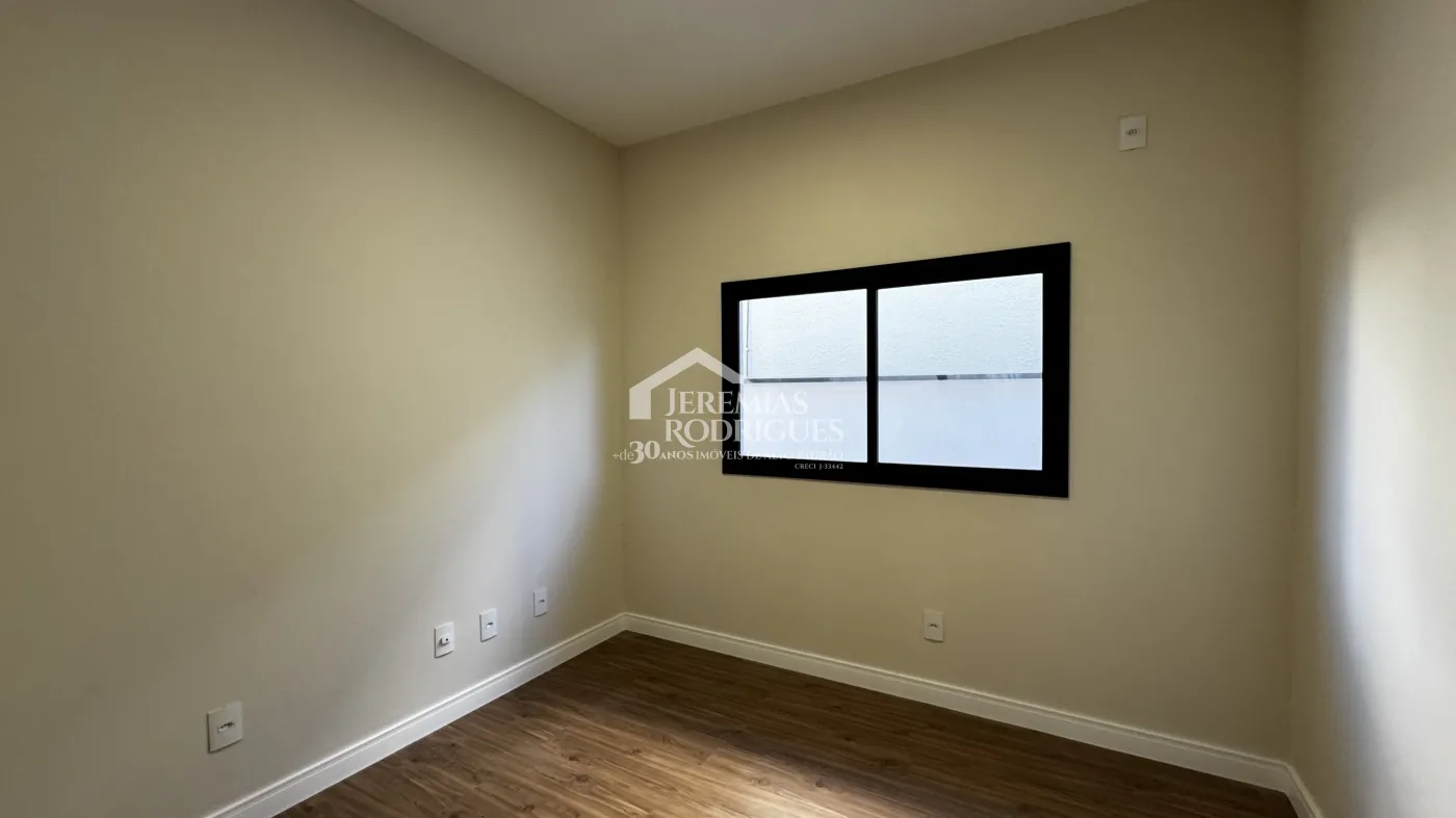 Casa à venda com 3 suítes no Condomínio Reserva dos Lagos em Pindamonhangaba/SP.