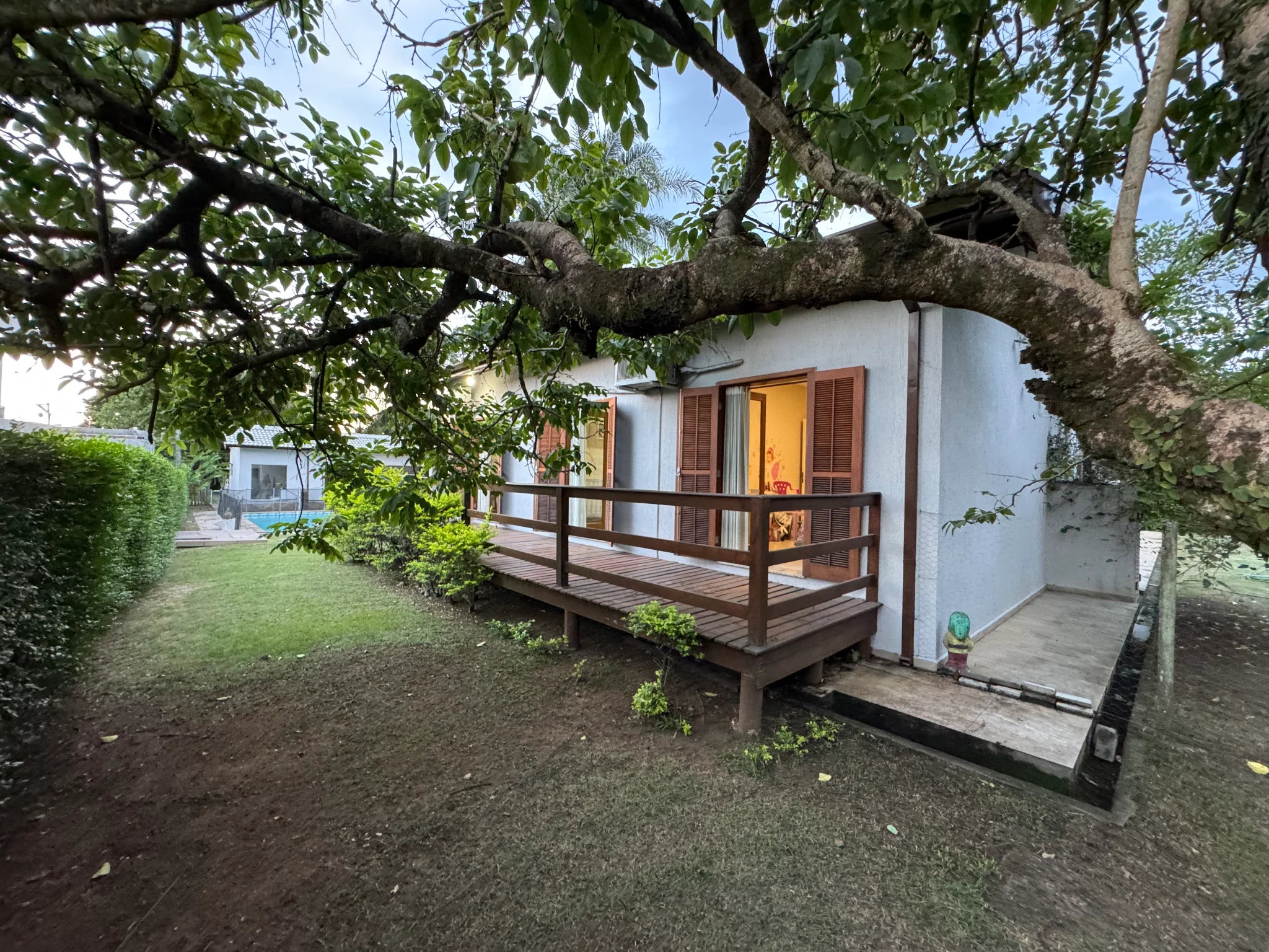 Casa à venda com 5 dormitórios no Condomínio Villlage Paineiras em Pindamonhangaba/SP. 