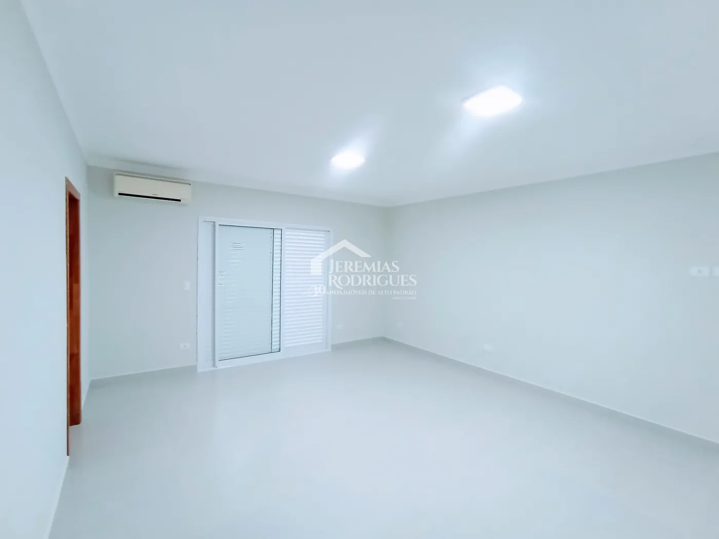 Casa à venda com 3 suítes no Condomínio Residencial Tecoara em Taubaté/SP