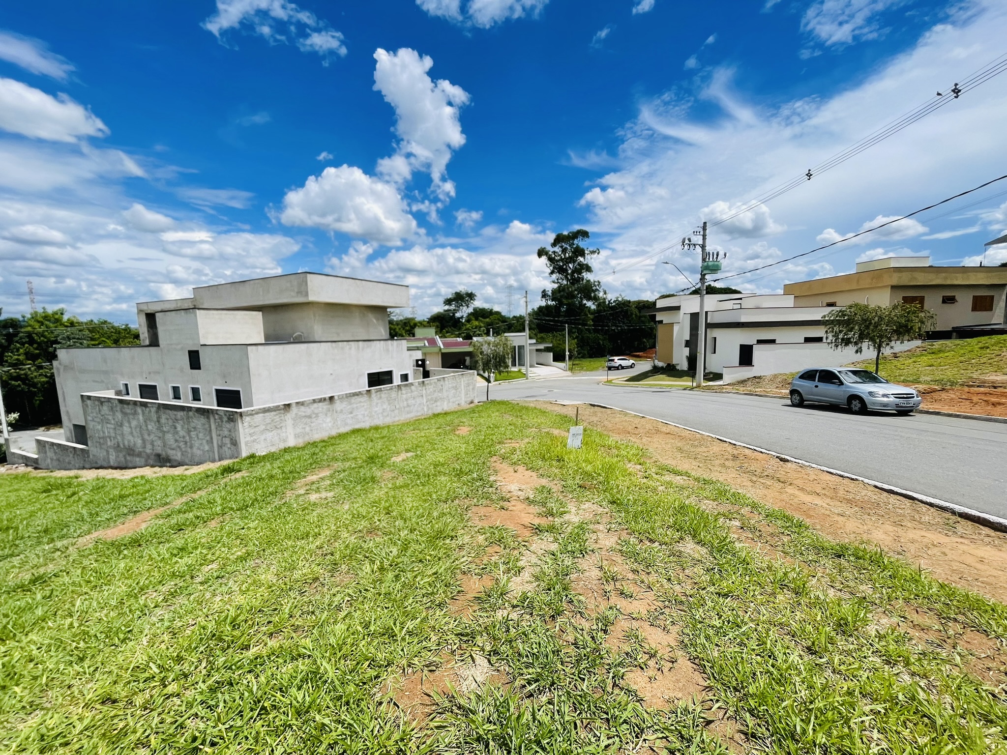Terreno à venda com 278 m² no Condomínio Bosque do Imperador em Pindamonhangaba/SP.
