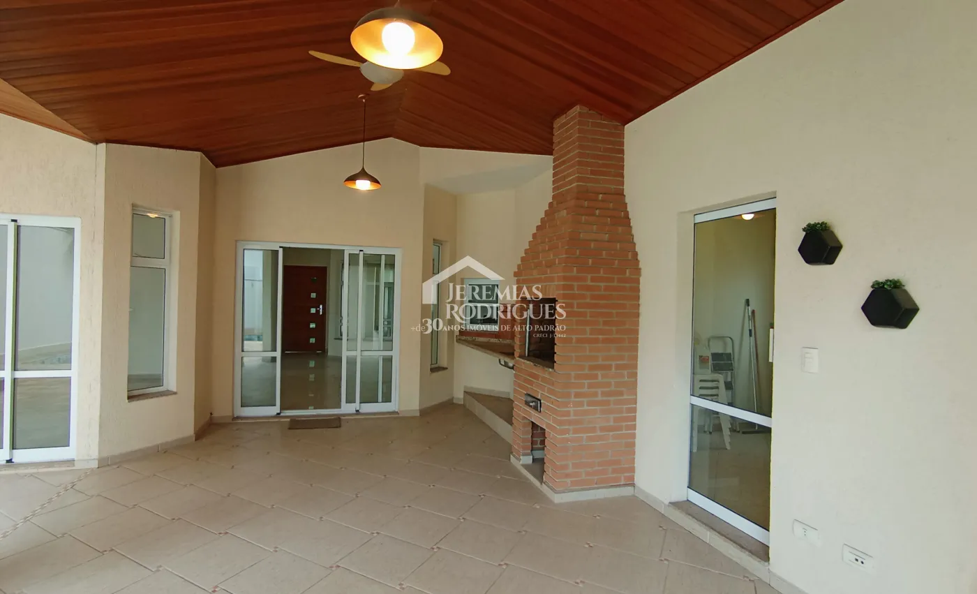 Casa à venda com 5 dormitórios no Condomínio Taubaté Village em Taubaté/SP.