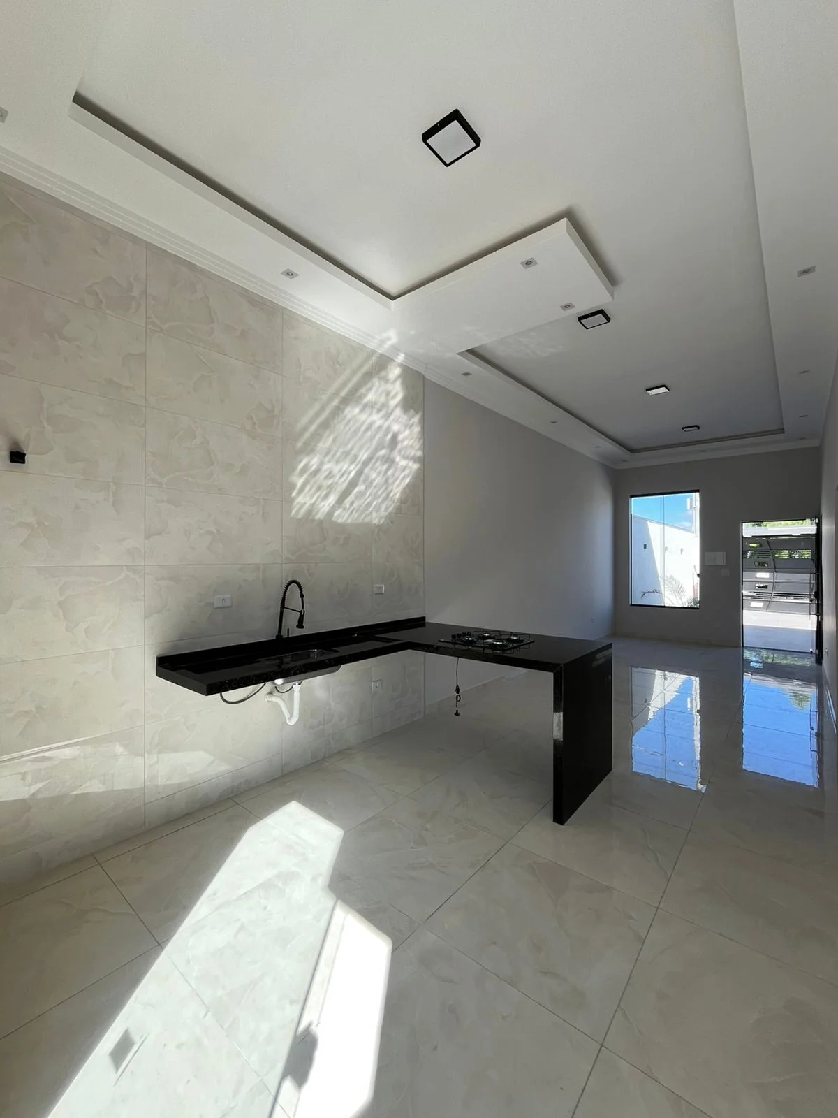 Casa à Venda em Pindamonhangaba com Piscina Privativa — 3 Dormitórios, Suíte, 102 m² | Próxima ao Centro