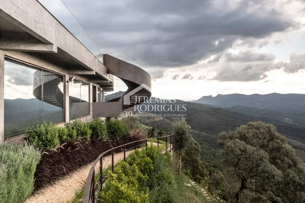 Mansão à venda no Condomínio Pedra do Fogo em Campos do Jordão/SP. 