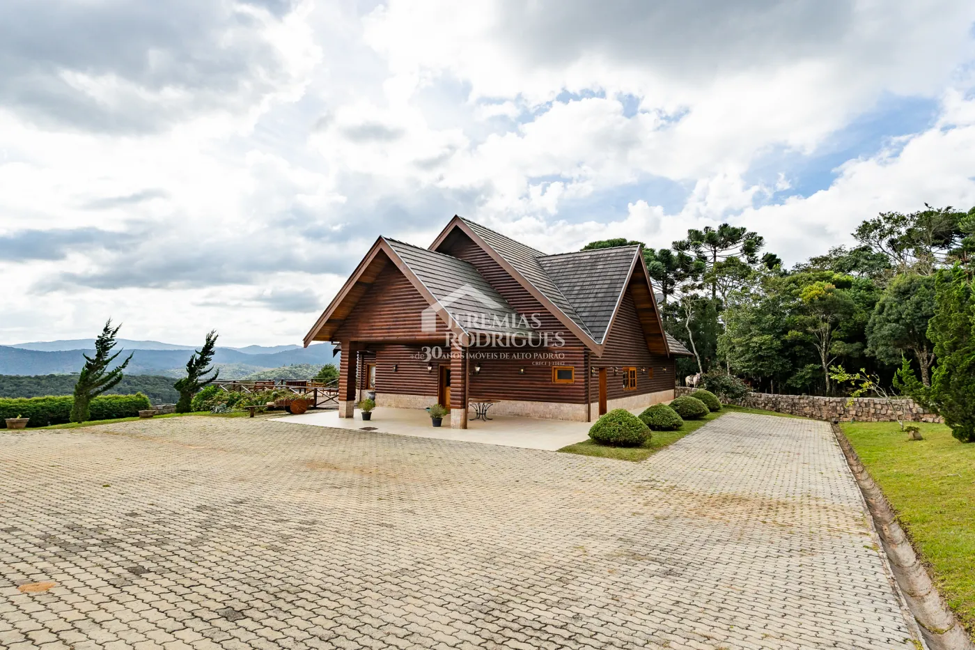 Fazenda com 2.904.000 m² - Sapucaí-Mirim - MG