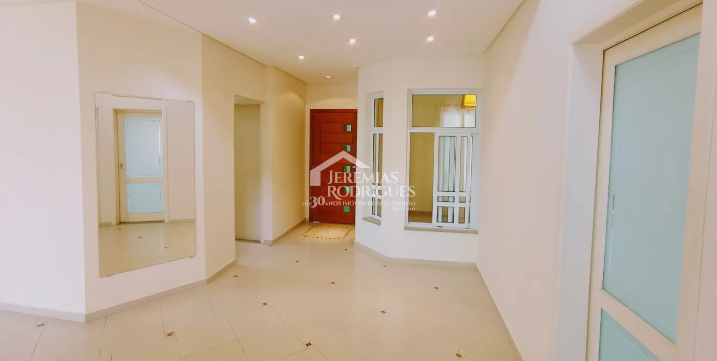 Casa à venda com 5 dormitórios no Condomínio Taubaté Village em Taubaté/SP.