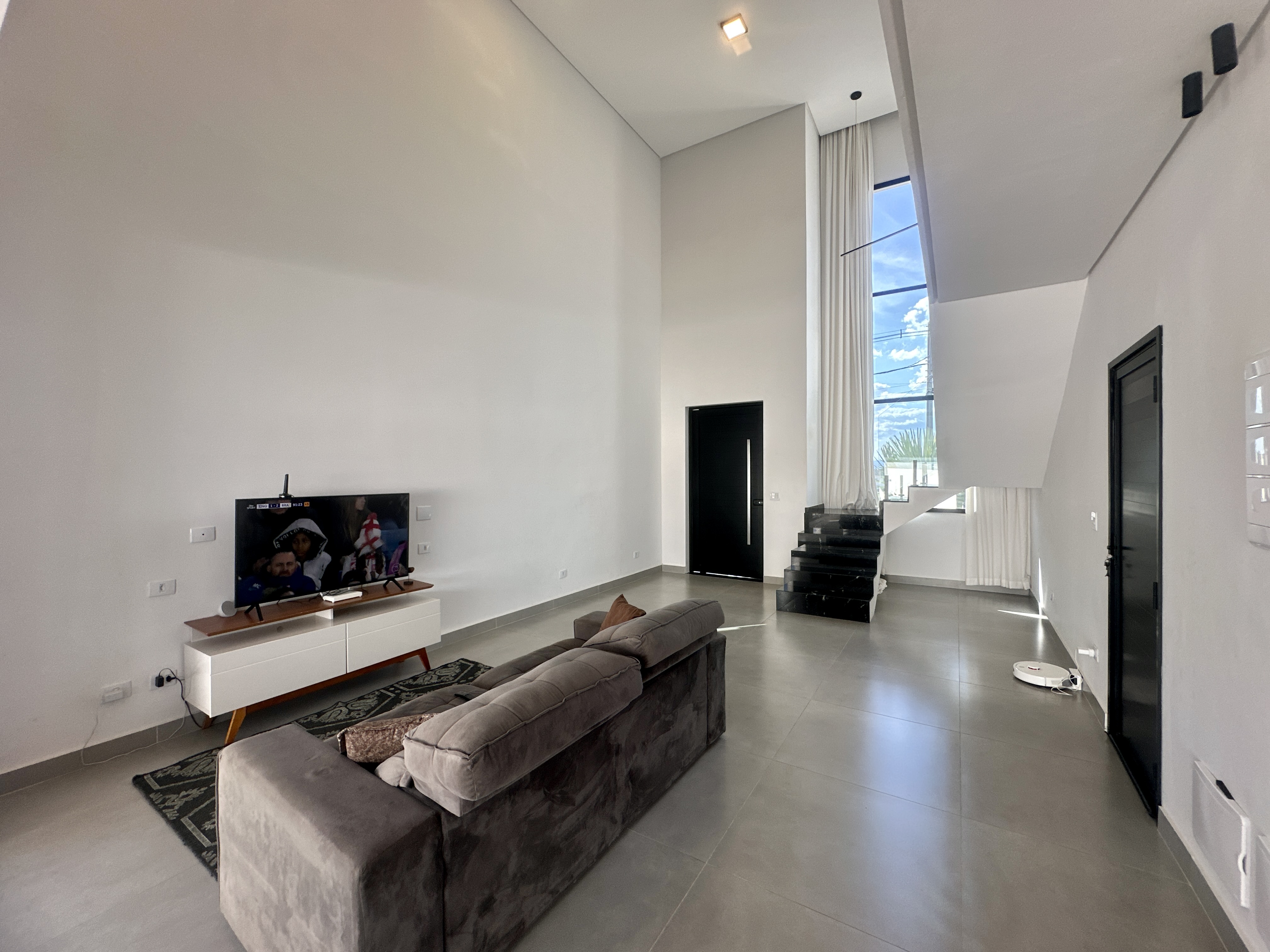 Casa à venda com 4 dormitórios no Condomínio Bella Vitta em Caçapava/SP.