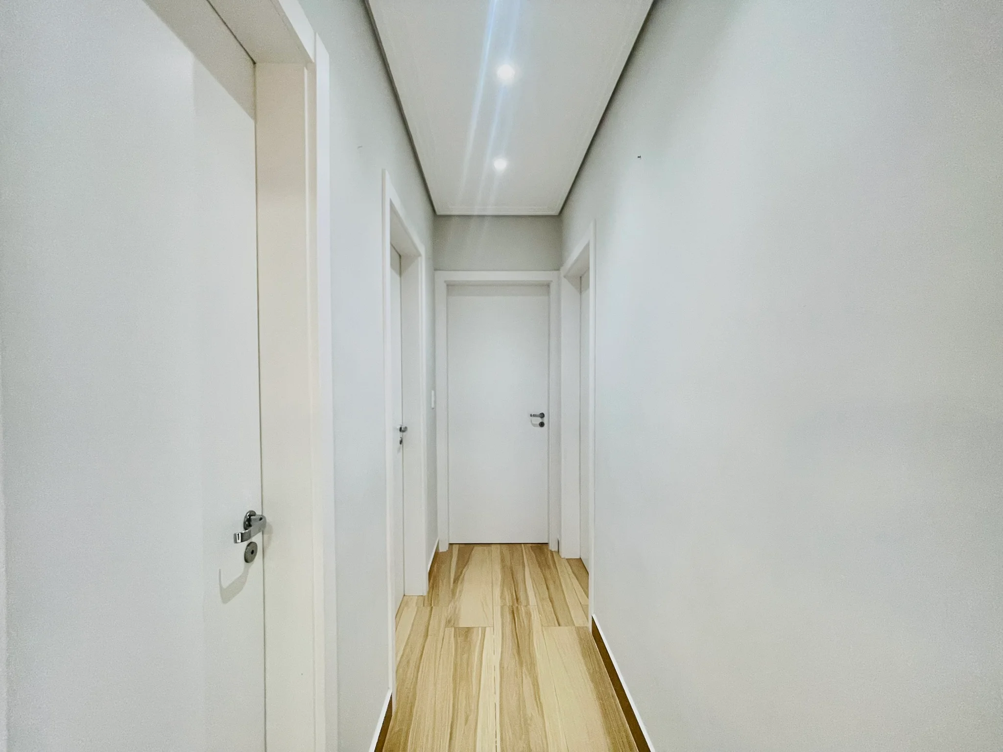 Apartamento à venda com 3 suítes no Condomínio Gran Terrace em Taubaté/SP. 