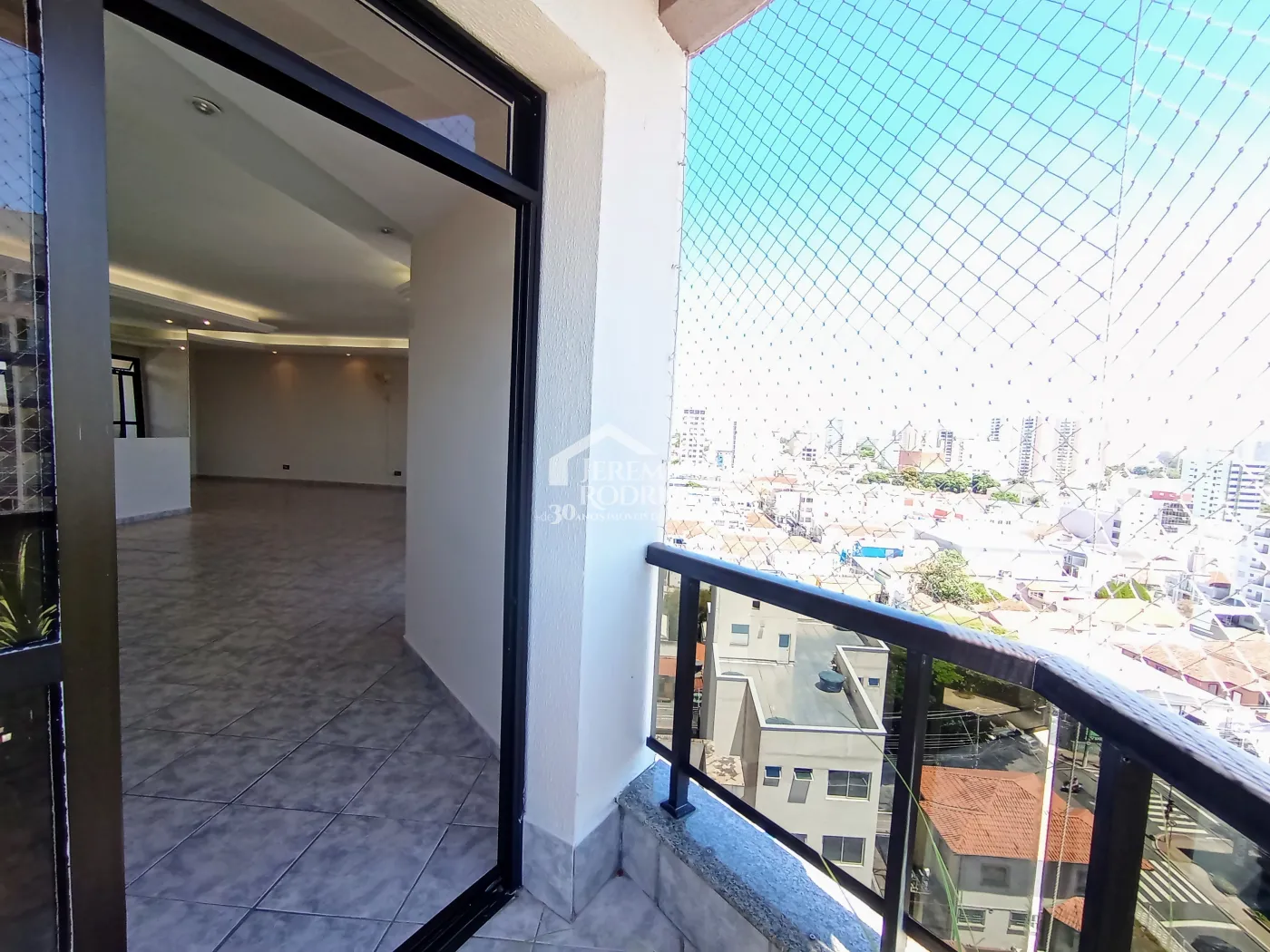 Apartamento para venda com 2 suítes no Edifício Rosa Abirached em Taubaté/SP