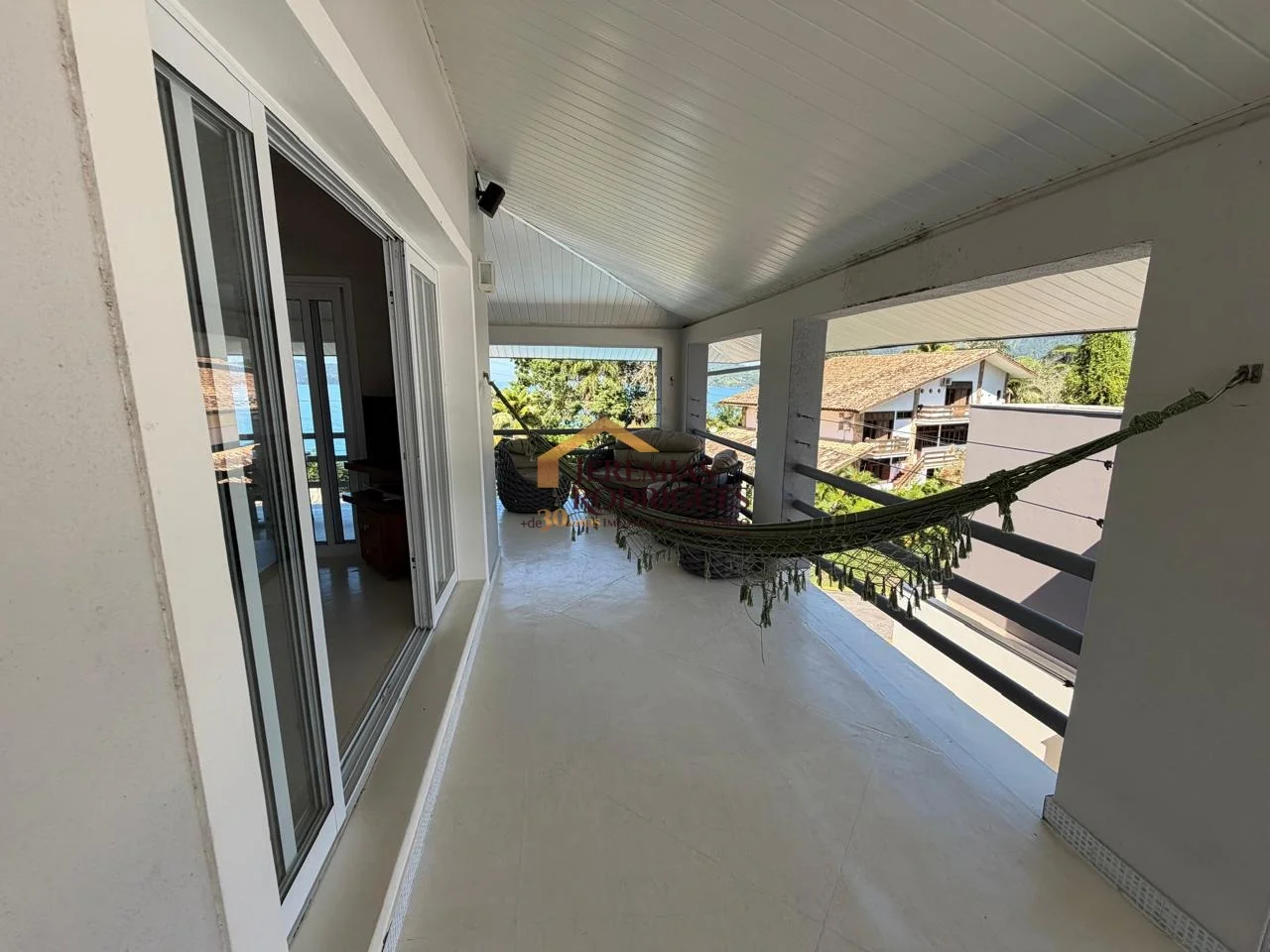 Casa à venda no Condomínio Santa Rita em Ubatuba/SP.