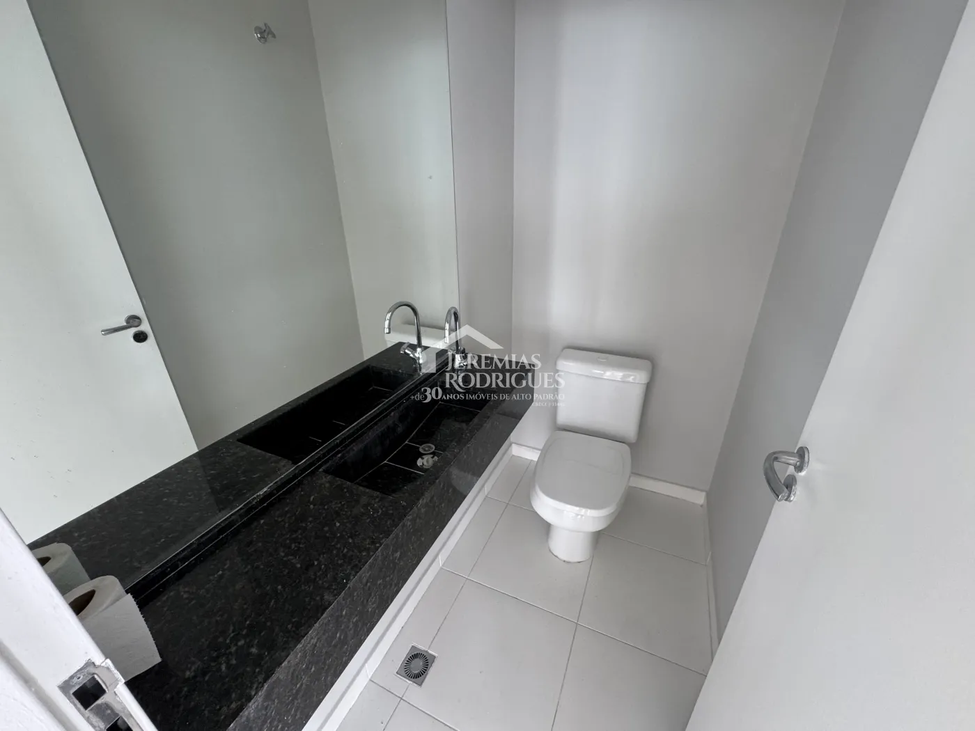 Apartamento à venda com 3 dormitórios, 119 m² no Edifício Jabuticabeiras em Taubaté/SP.