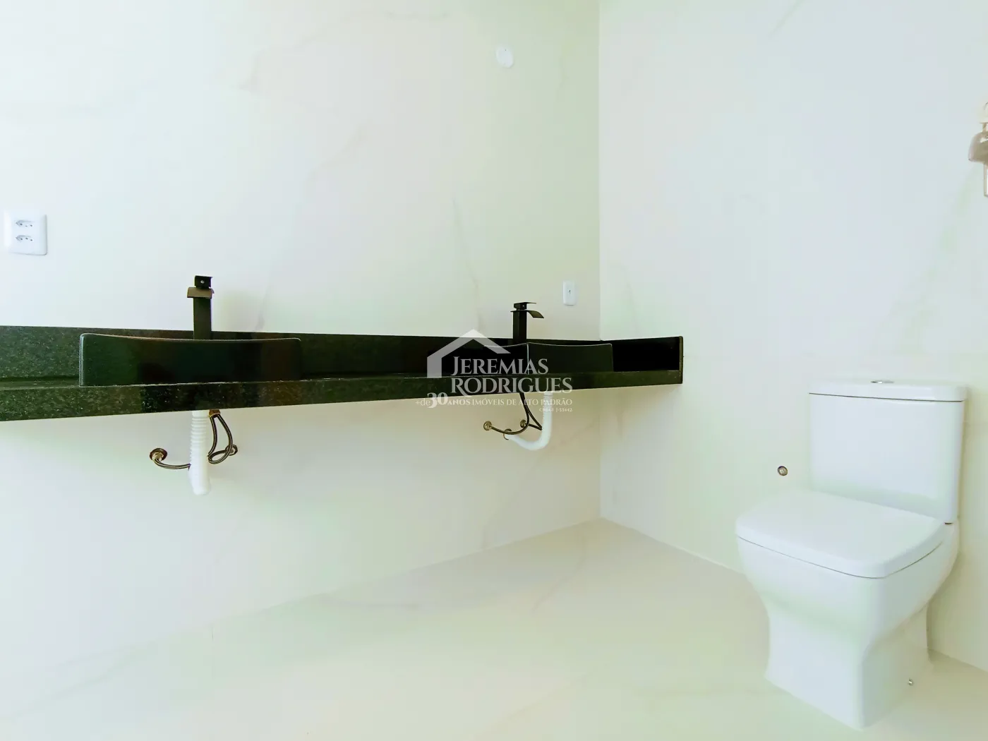 Casa assobradada à venda com 4 dormitórios no Condomínio Cyrella Landscape emTaubaté/SP.