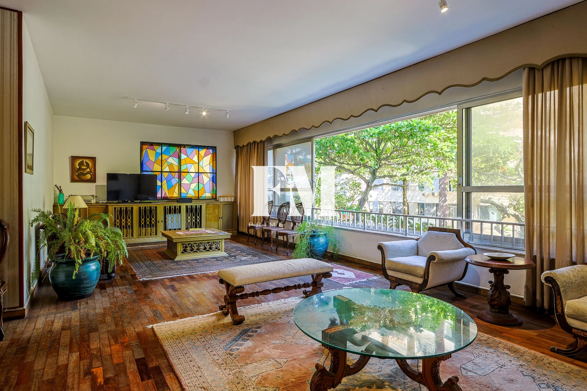 Exclusividade no Leblon: Imponente Apartamento de 187m² a Apenas 60 Metros da Praia na Av. Afrânio de Melo Franco