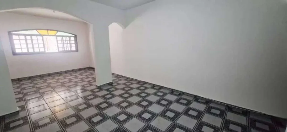 Casa GRANDE, 153m², Térrea com 03 quartos, 02 Vagas de Garagem Coberta, para locação no Jardim Ipê 4, São Bernardo do Campo - SP