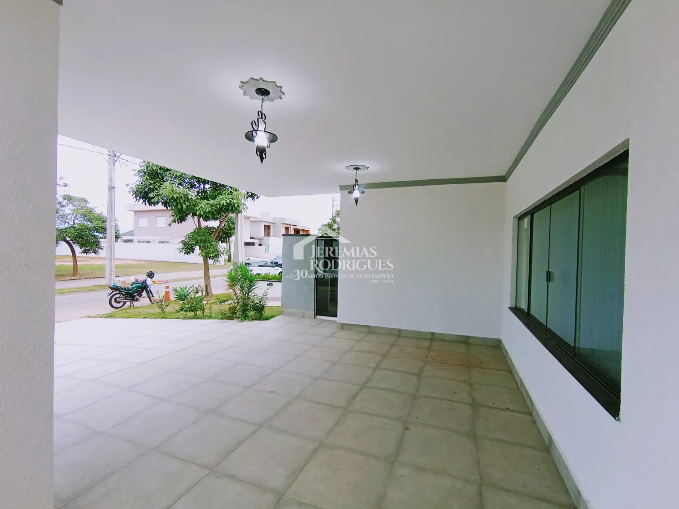 Casa para venda e locação com 3 dormitórios, no Condomínio Colonial Village II em Pindamonhangaba/SP