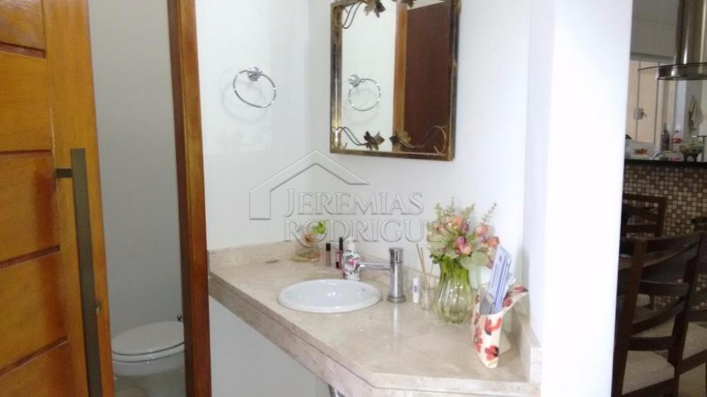 Casa à venda com 3 dormitórios no Condomínio Campos do Conde II em Tremembé/SP.