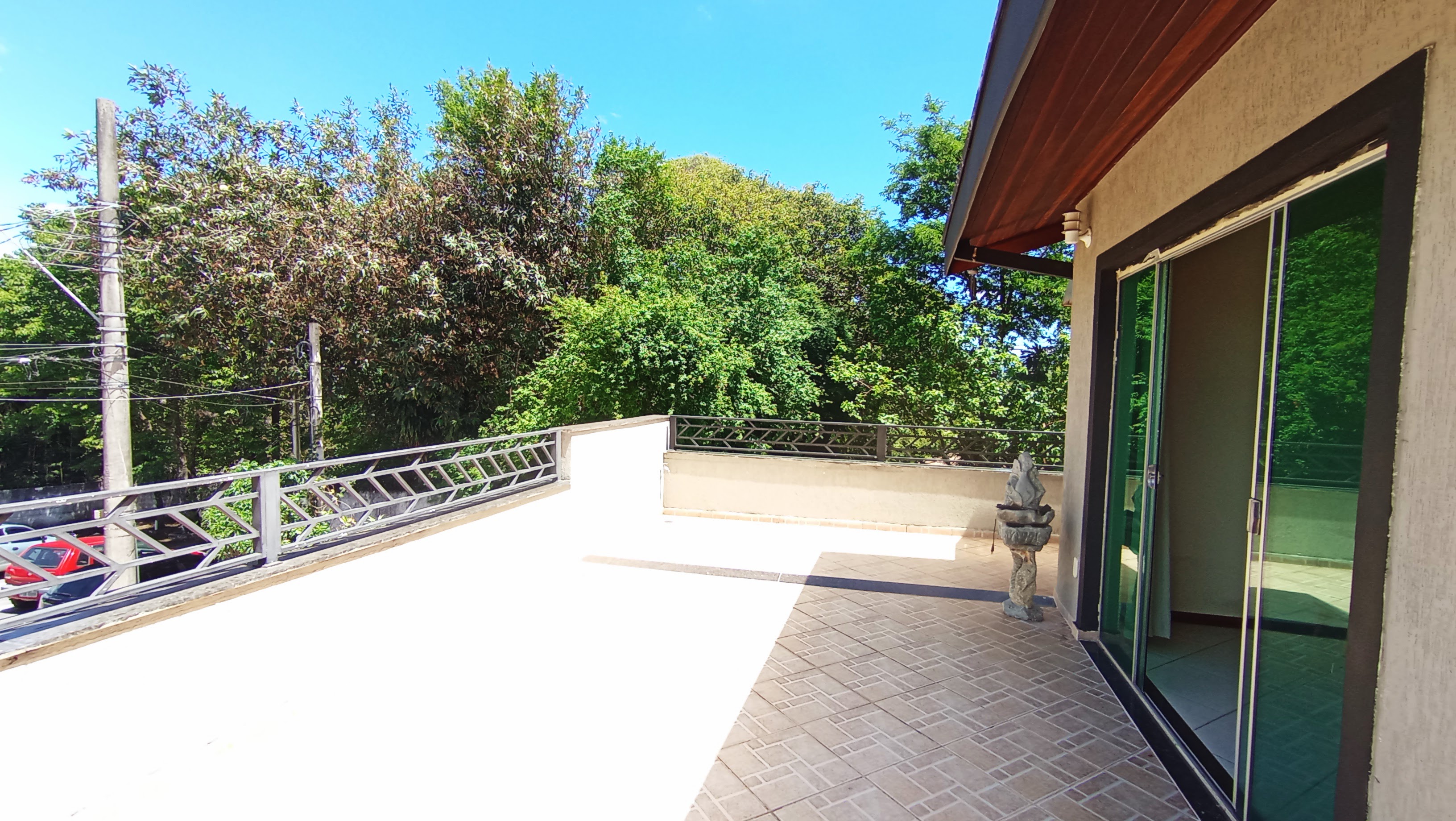 Casa para venda e locação com 3 dormitórios no Condomínio Vale dos Príncipes em Taubaté/SP.