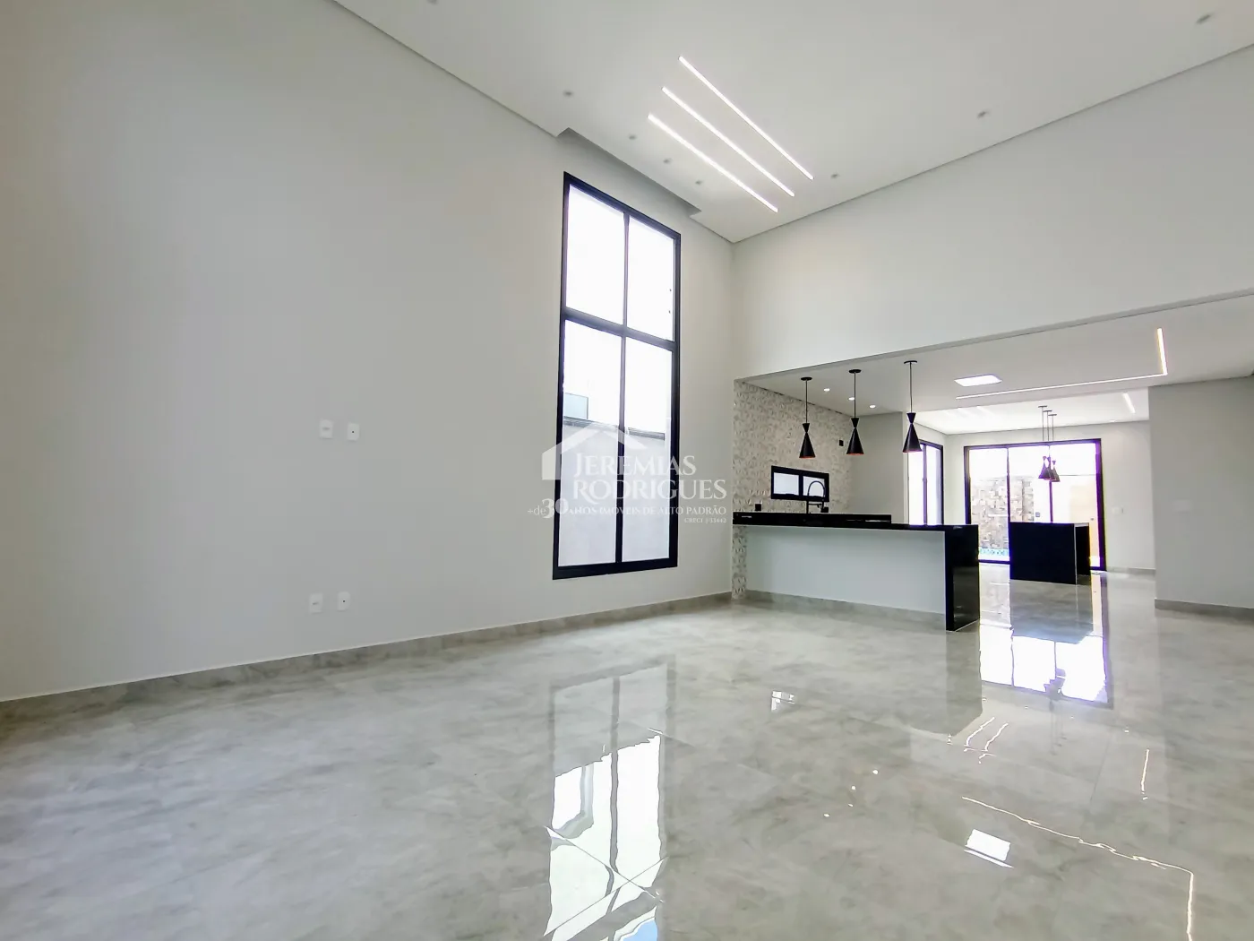 Casa à venda com 300 m² no Condomínio Ouro Ville em Taubaté/SP.
