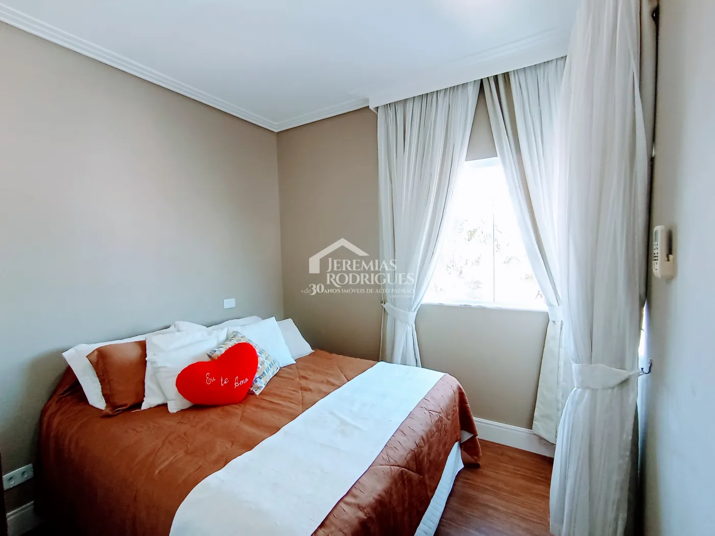 Casa à venda com 4 suítes no Condomínio Altos da Serra VI em São José dos Campos/SP