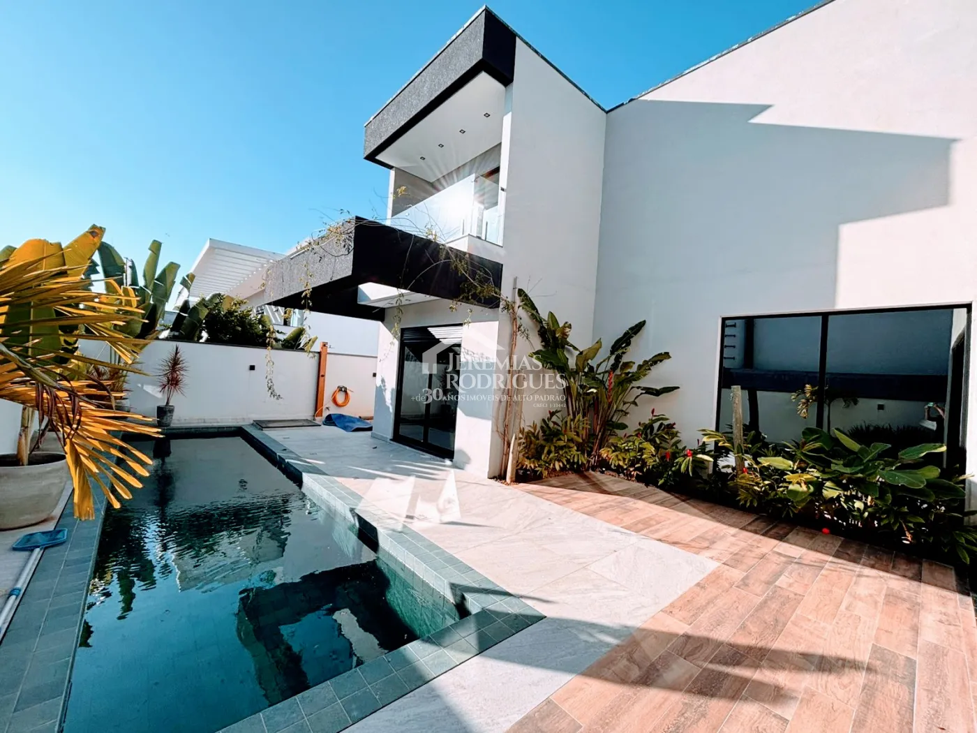 Casa à venda com 5 dormitórios no Condomínio Reserva dos Lagos em Pindamonhangaba/SP.