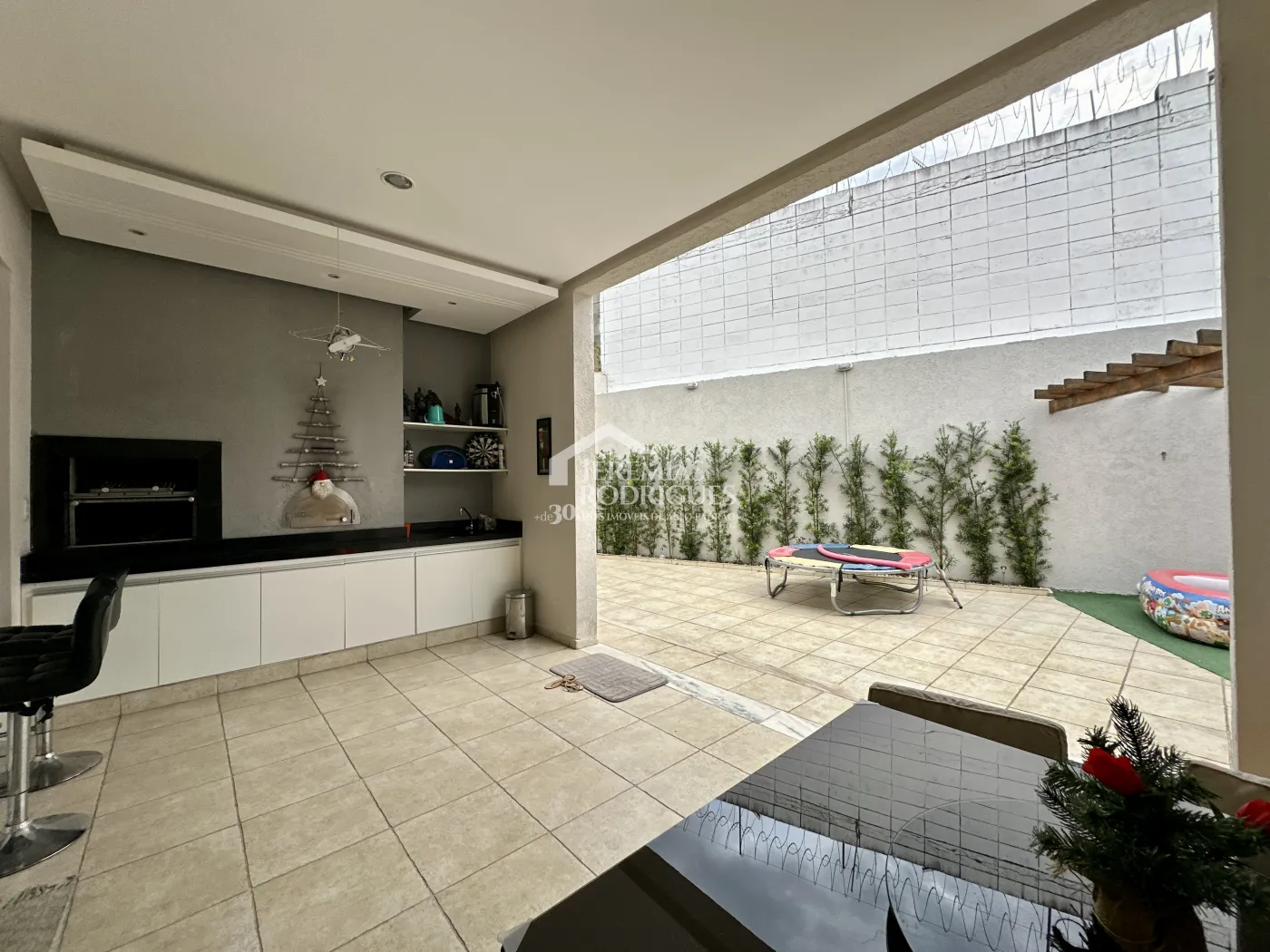 Casa à venda com 3 dormitórios no Condomínio Campos do Conde I em Tremembé/SP
