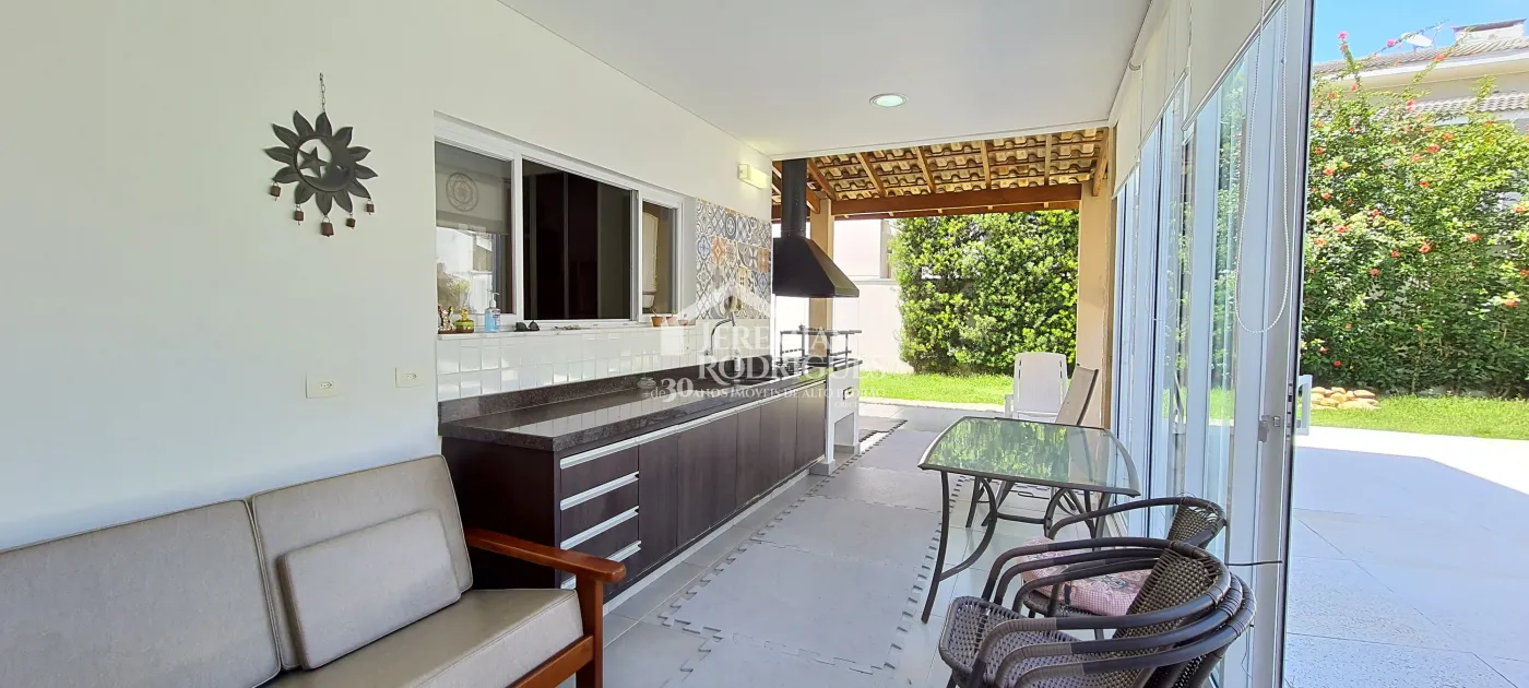 Casa com 3 suítes para venda no Condomínio Campos Do Conde II Versailles em Tremembé/SP