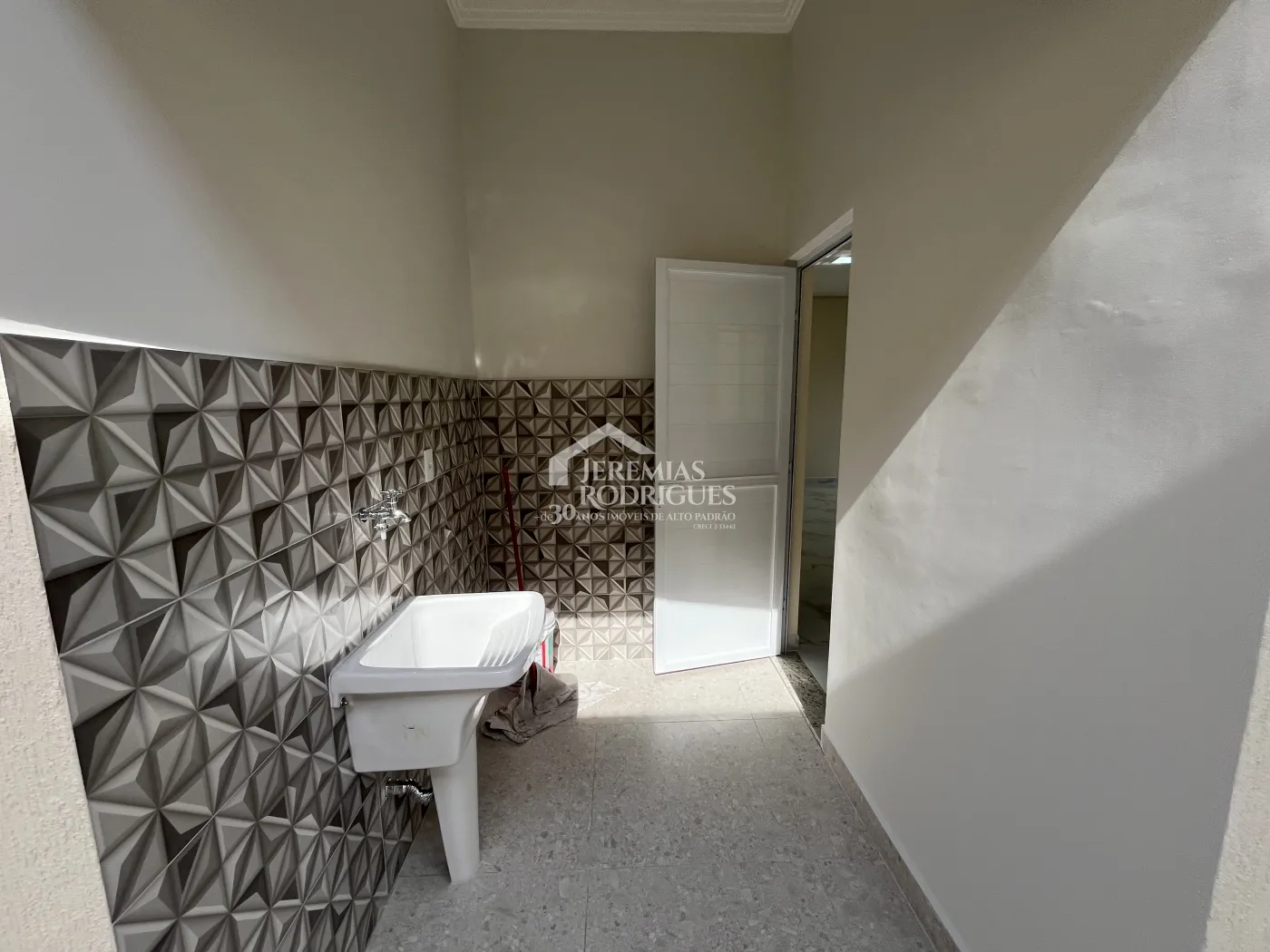 Casa com 3 dormitórios, 250,00 m² - Vila Suíça - Pindamonhangaba/SP.