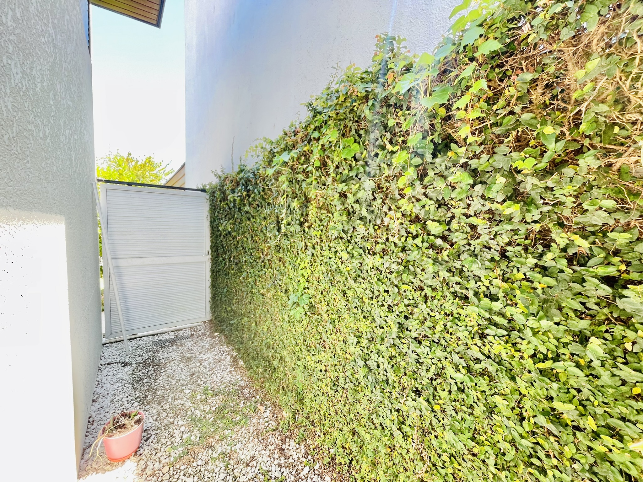 Casa à venda com 3 suítes no Condomínio Campos do Conde II em Tremembé/SP.