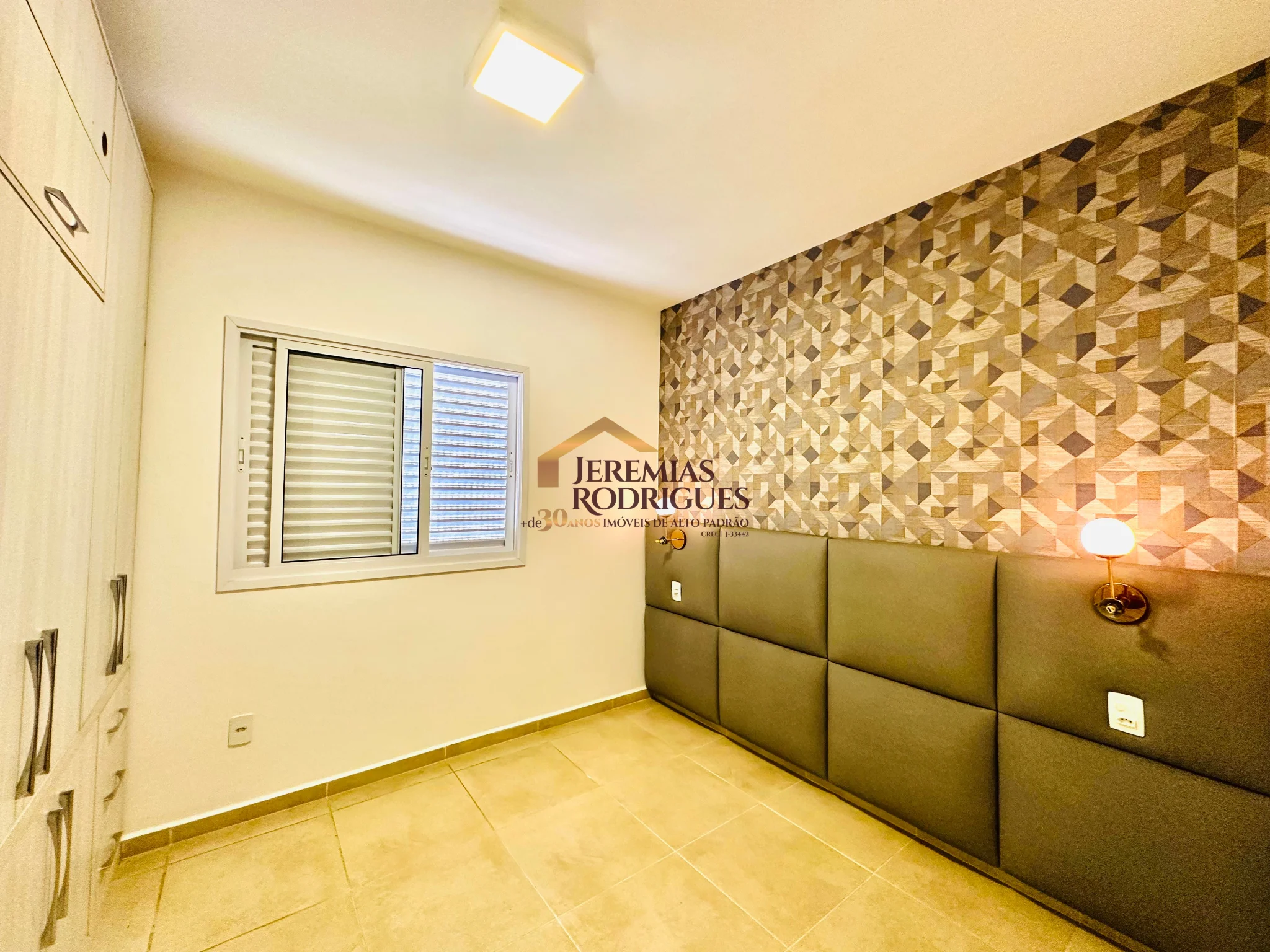 Apartamento para locação e venda no Edifício Solar Vicente Giffoni em Taubaté/SP.