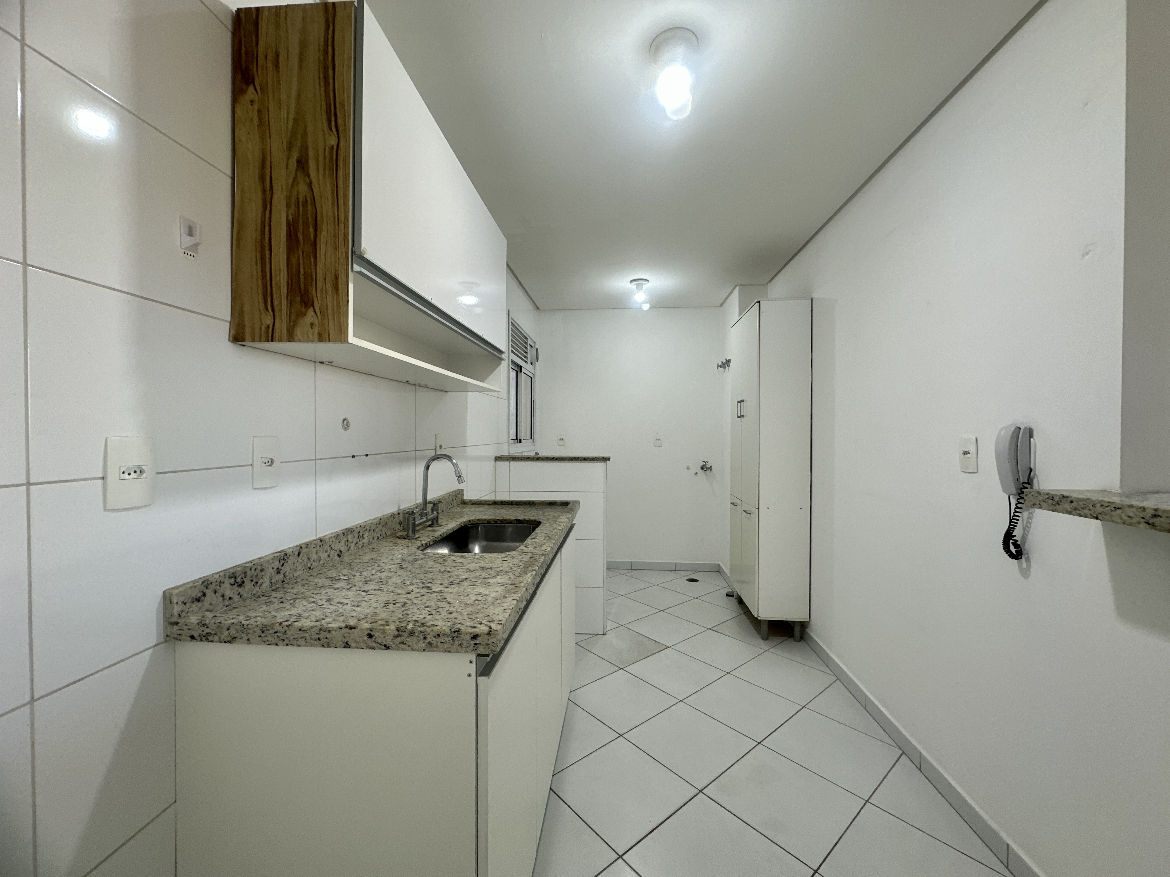 Apartamento para locação com 2 dormitórios, 75 m² no Edifício Camburi em Taubaté/SP