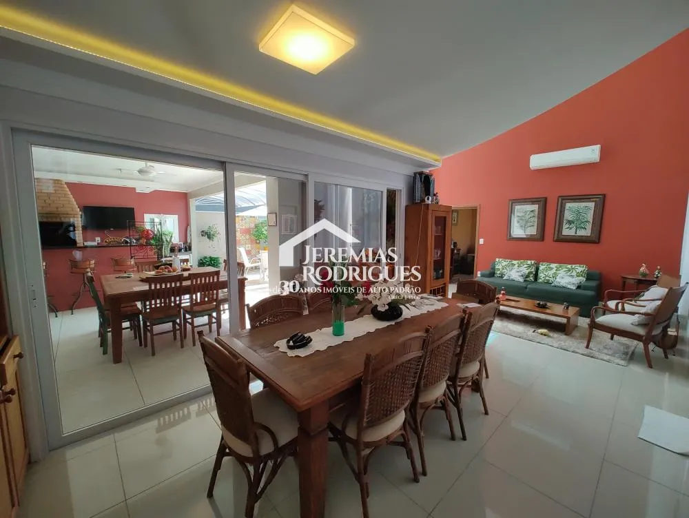 Casa com 3 quartos, 252 m²- Condomínio Campos do Conde Chamboard - Tremembé/SP