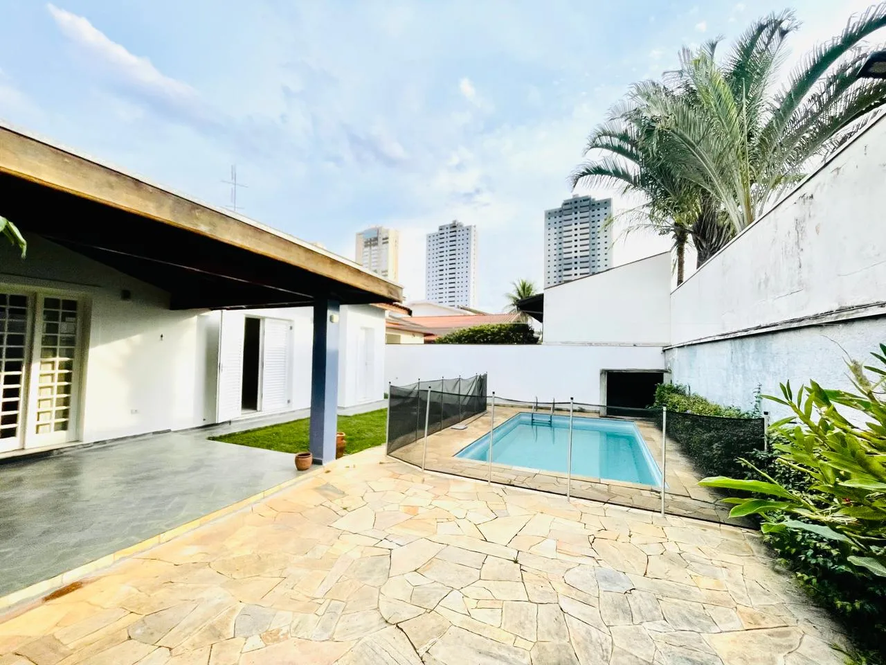 Casa com 3 dormitórios á venda no Condomínio Taubaté Village em Taubaté/SP.
