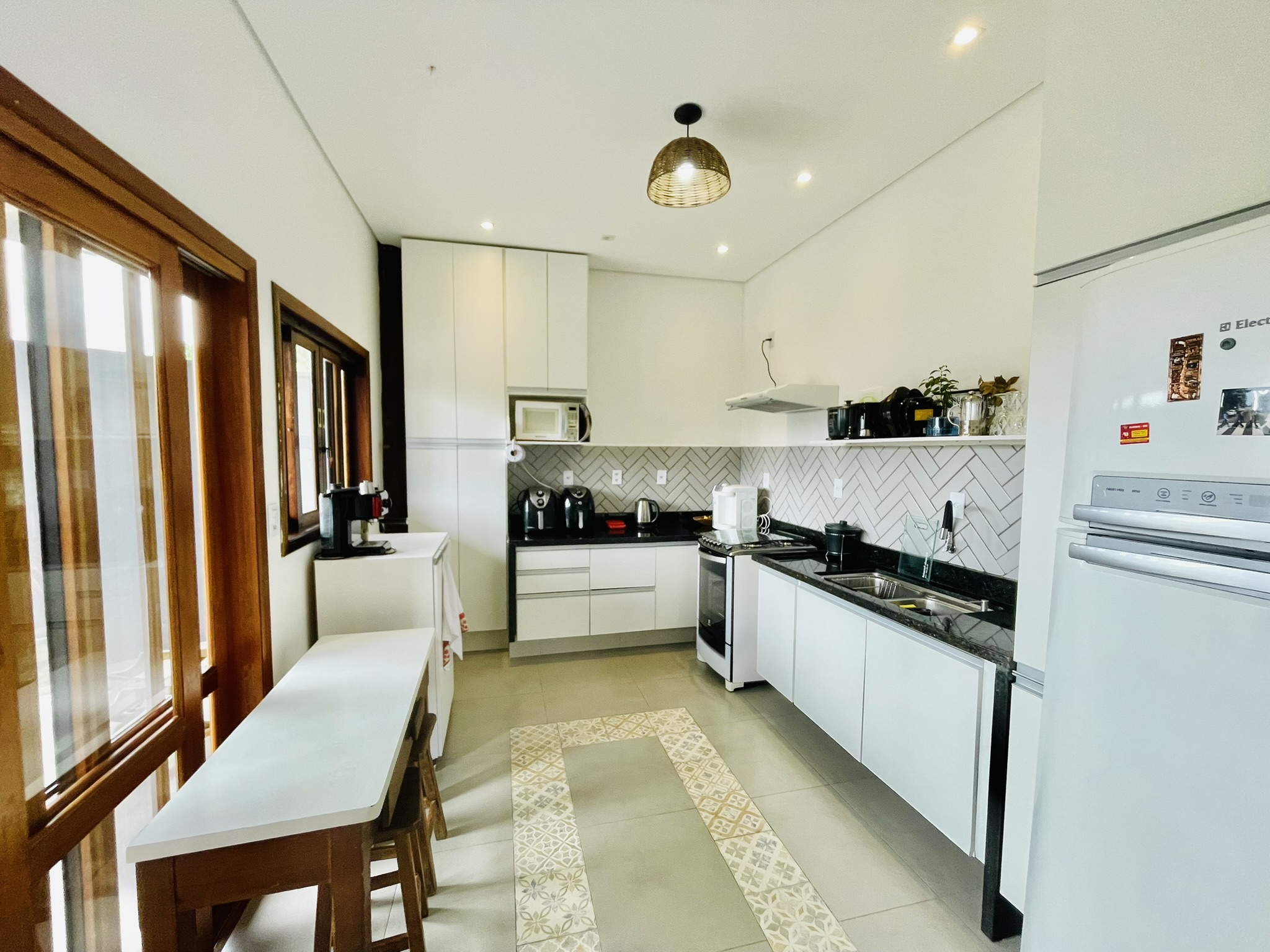 Casa para venda e locação com 4 dormitórios no Condomínio Parque dos Pássaros em Tremembé/SP.  