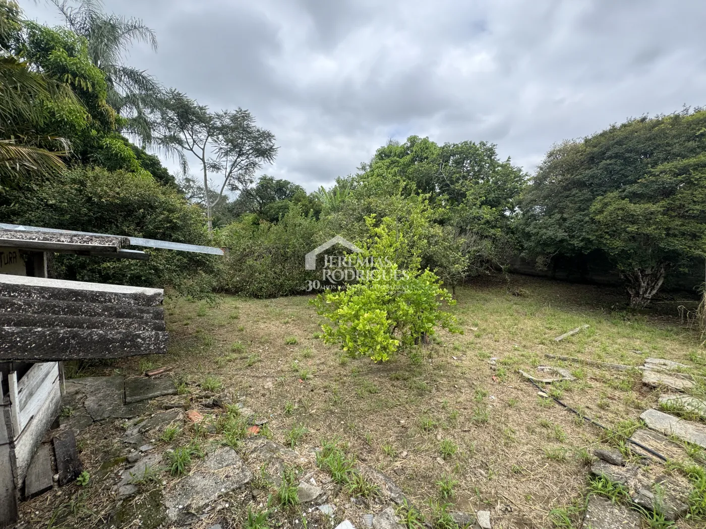 Área com imóvel residencial para venda no bairro Crispim em Pindamonhangaba/SP