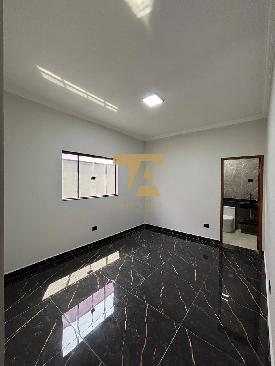 Casa com Quintal Amplo e 2 Quartos no bairro Cidade Nova